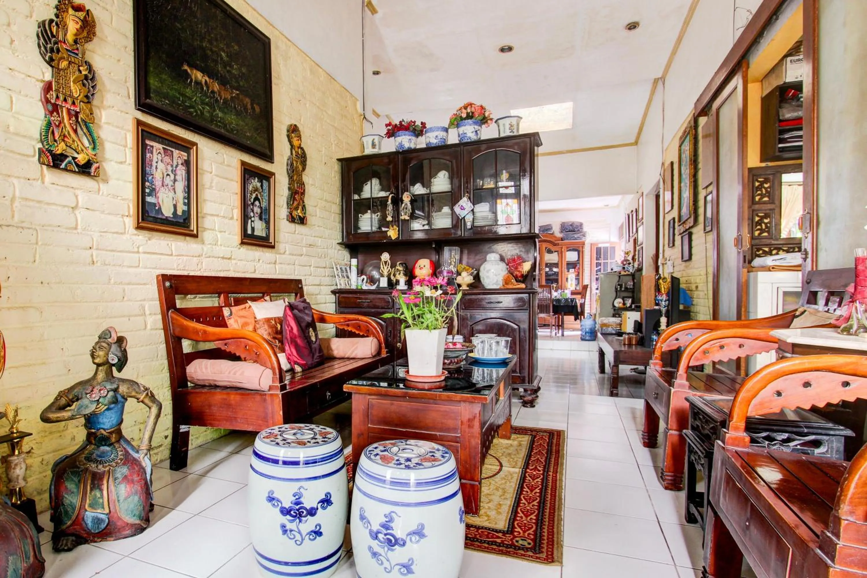 Lobby or reception in Hotel O Omah Citra Genia Homestay