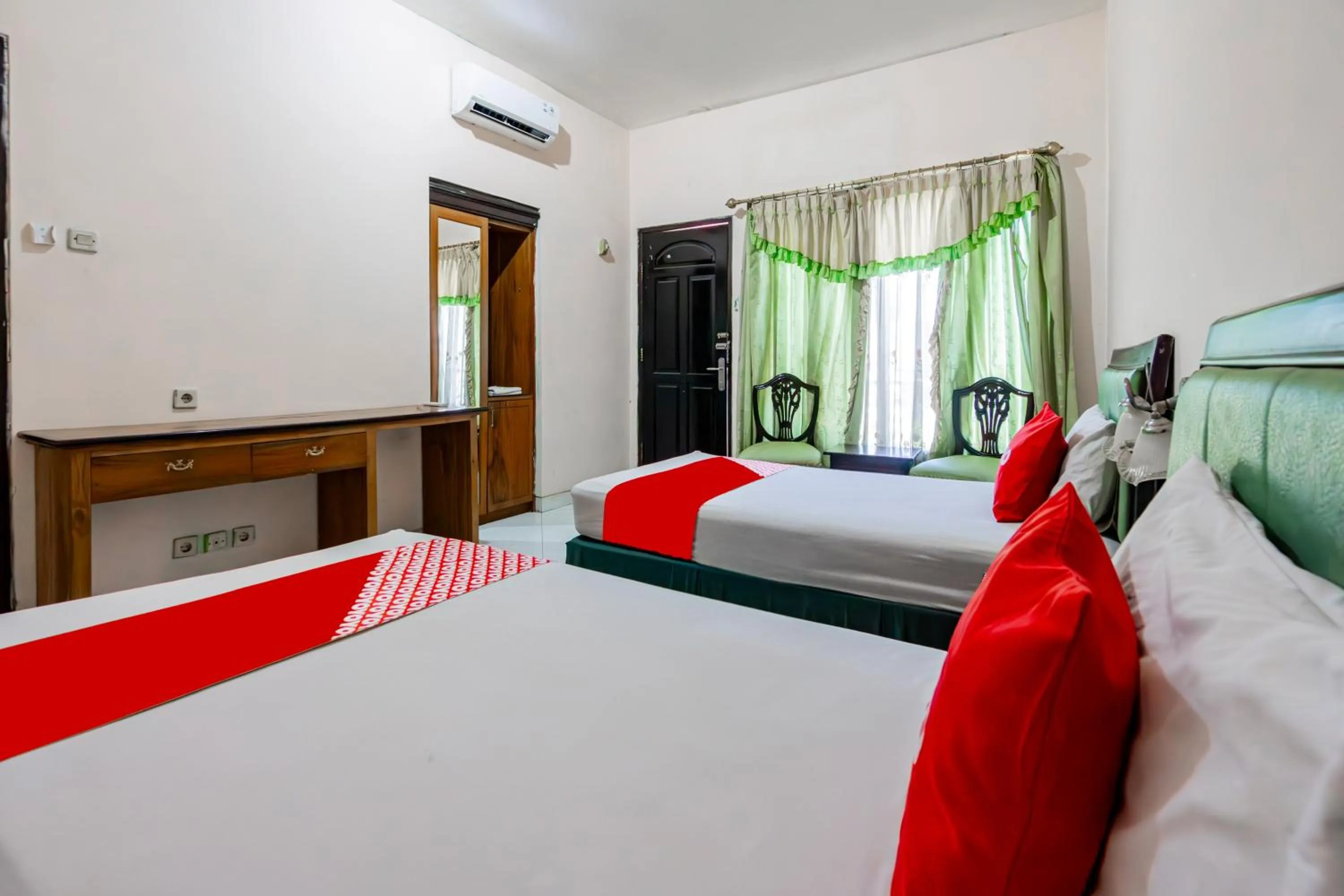 Bedroom, Bed in Hotel O Sidoarjo Near Juanda International Airport