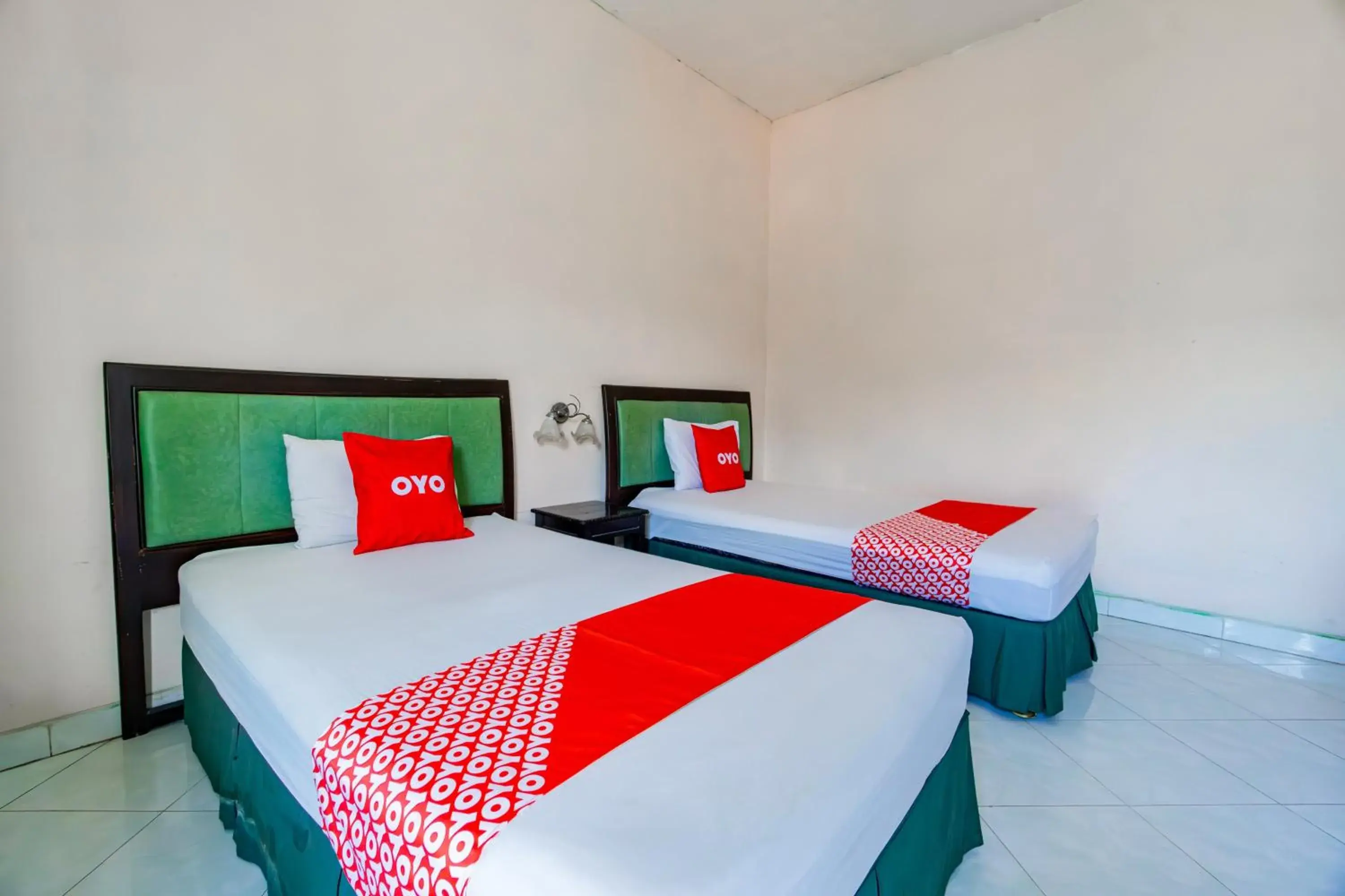 Standard Twin Room in Hotel O Sidoarjo Near Juanda International Airport Standard Twin Room in Hotel O Sidoarjo Near Juanda International Airport