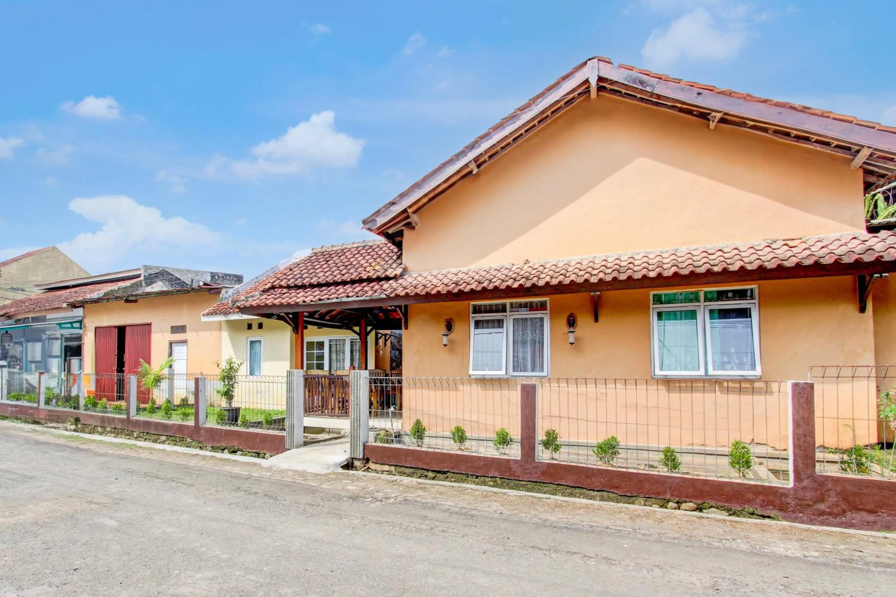 Facade/entrance in Hotel O Homestay Bintang Syariah