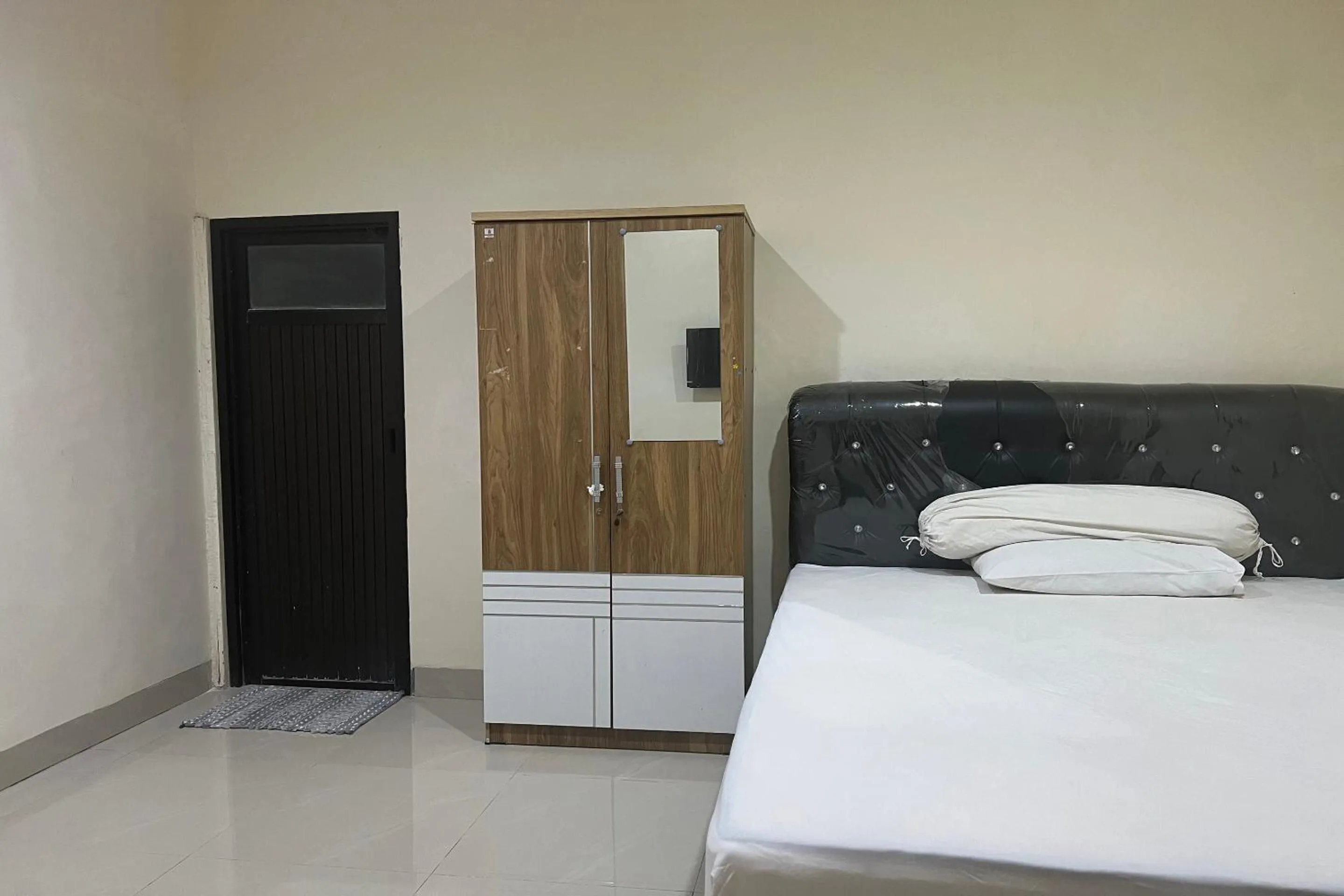 Bedroom, Bed in OYO 94015 Kost Alif Near Masjid Jami Nurul Huda