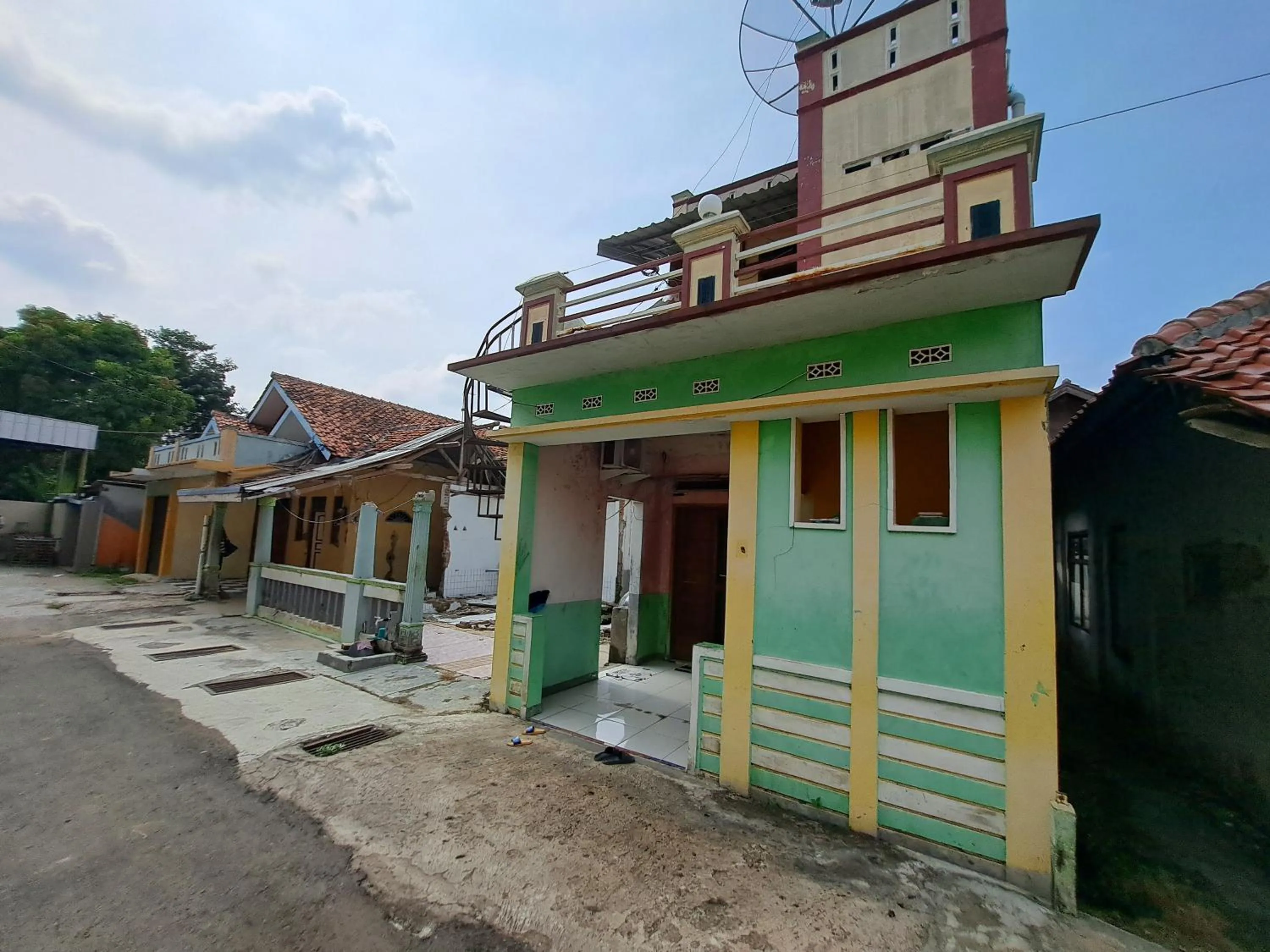 Facade/entrance in Hotel O Jati Guest House