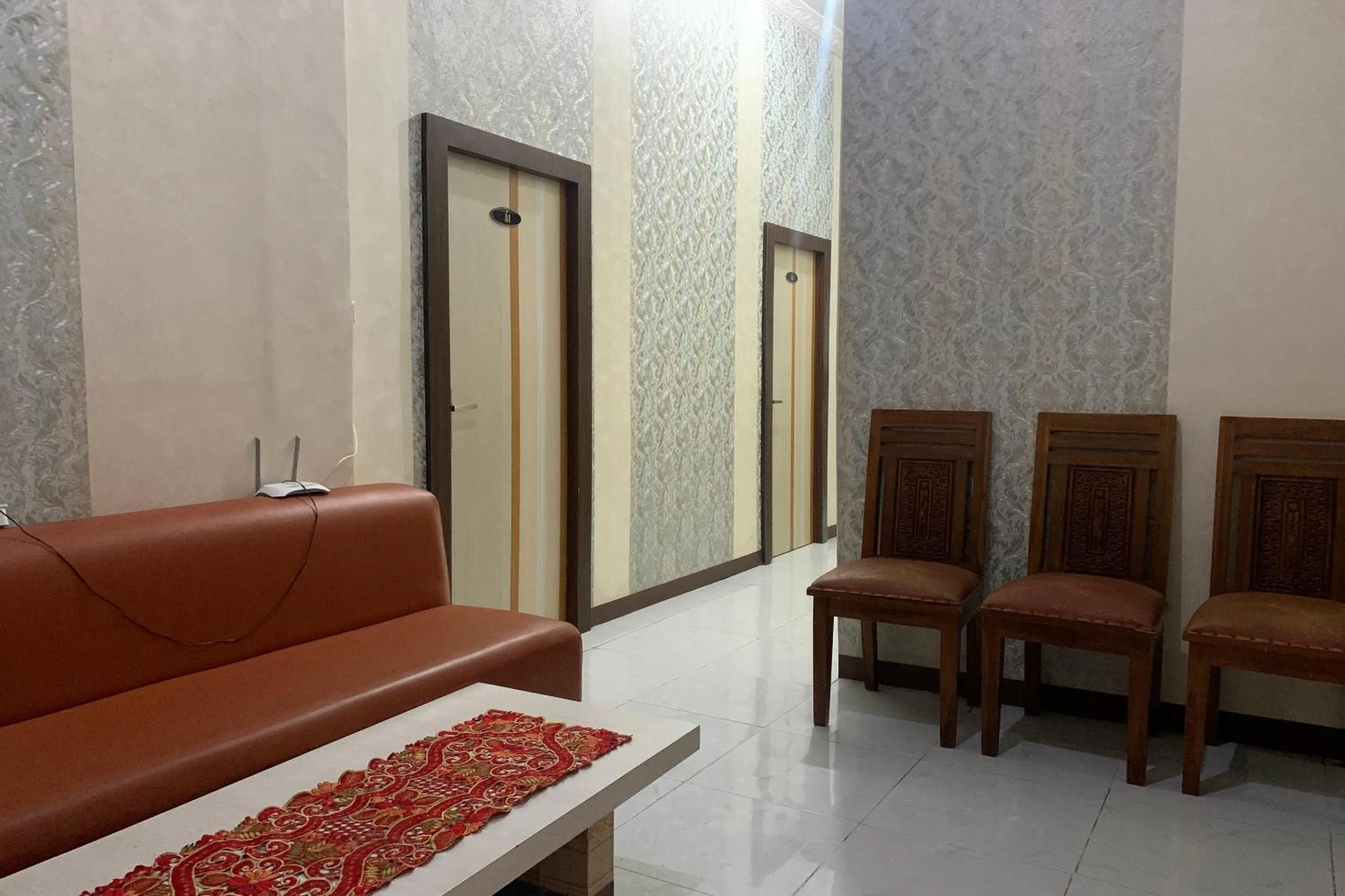 Lobby or reception in Hotel O Pondok Hitung Near GOR Kalegowa