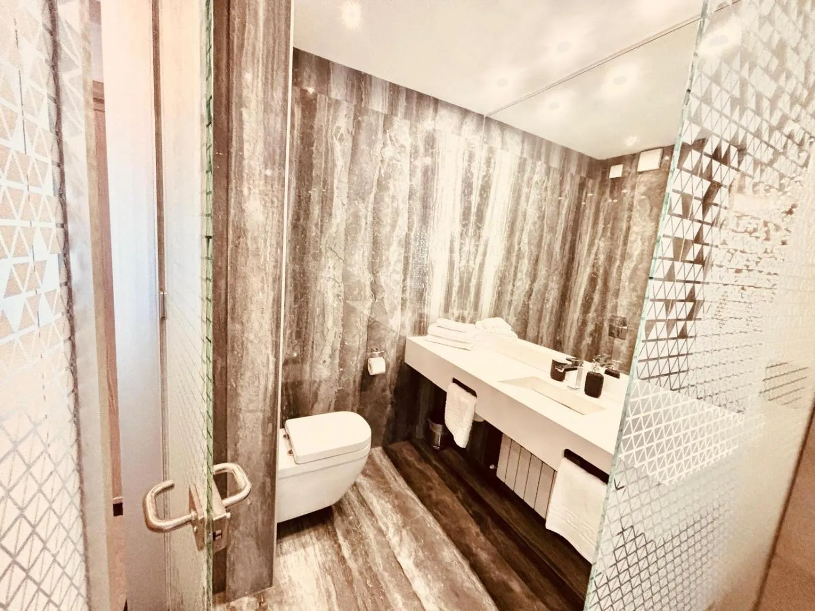 Bathroom in CM111Apparthotel