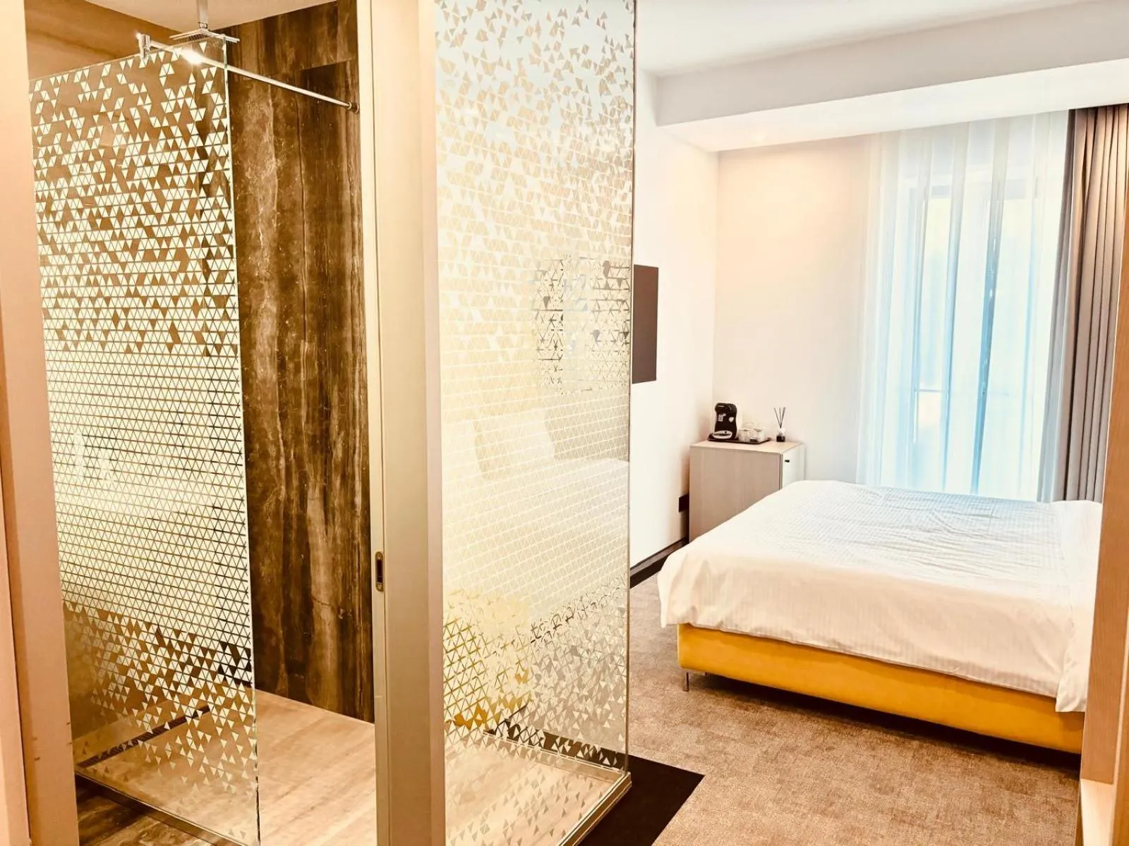 Shower, Bed in CM111Apparthotel