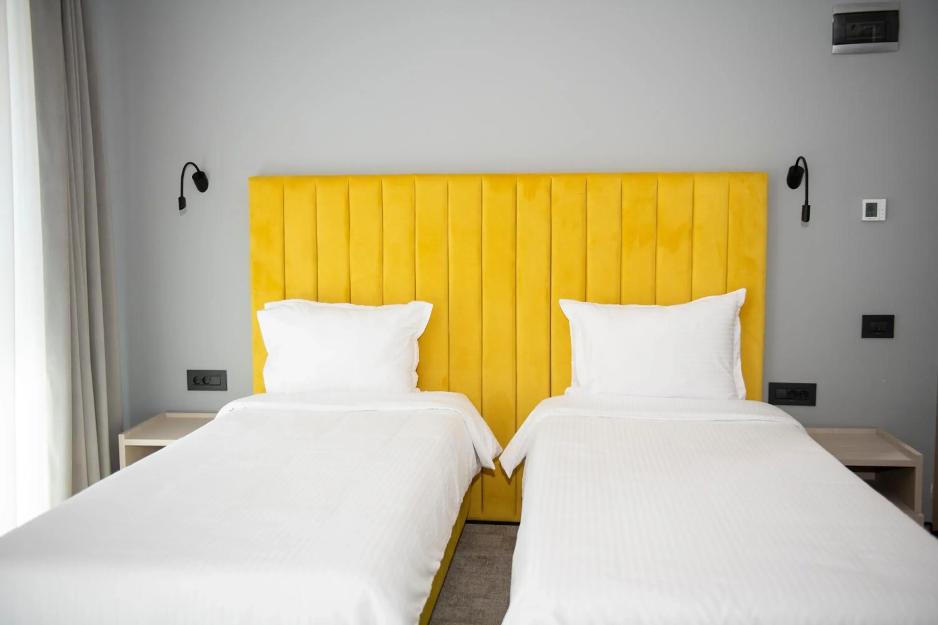 Twin Room with City View in CM111Apparthotel Twin Room with City View in CM111Apparthotel