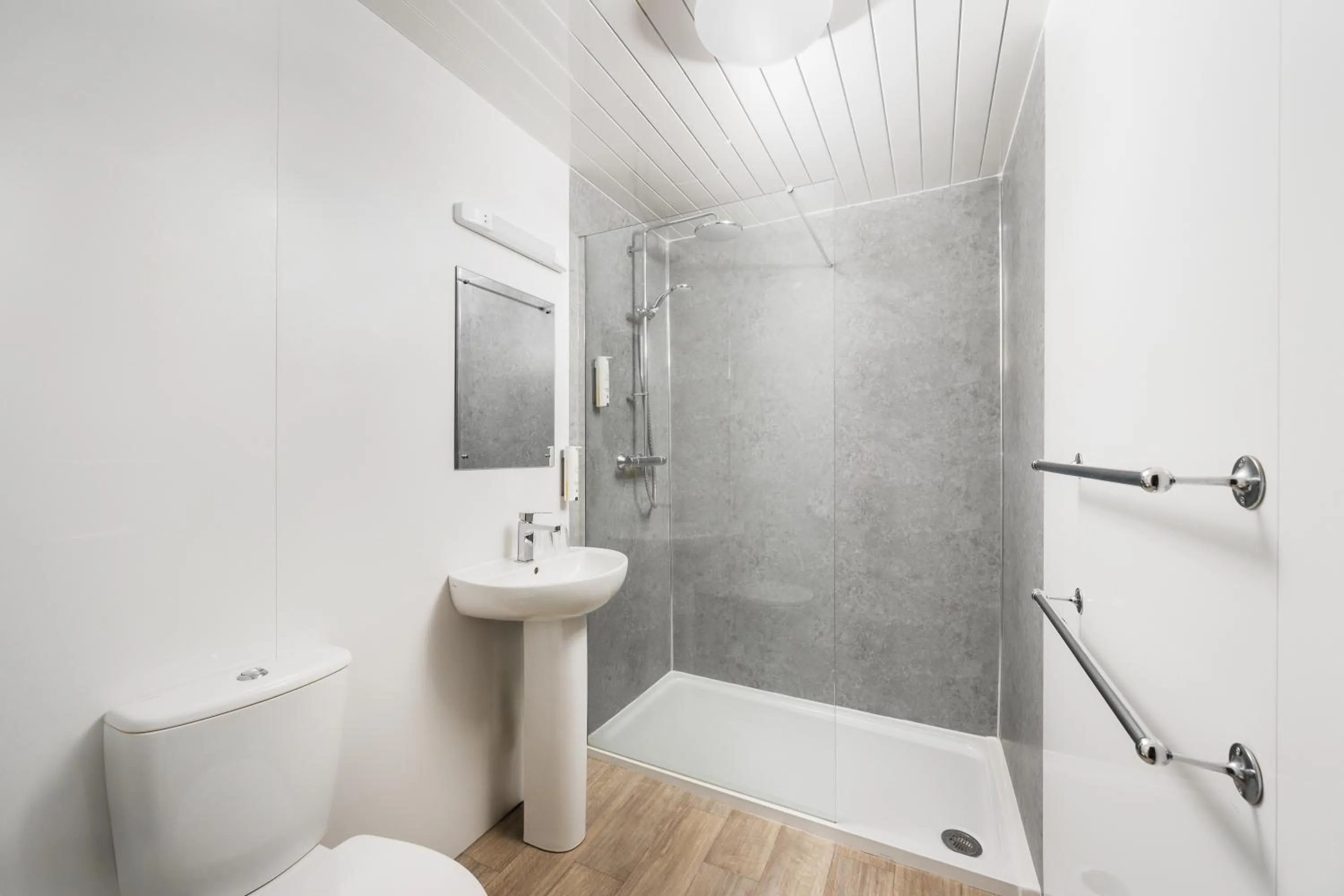 Shower in The County Hotel