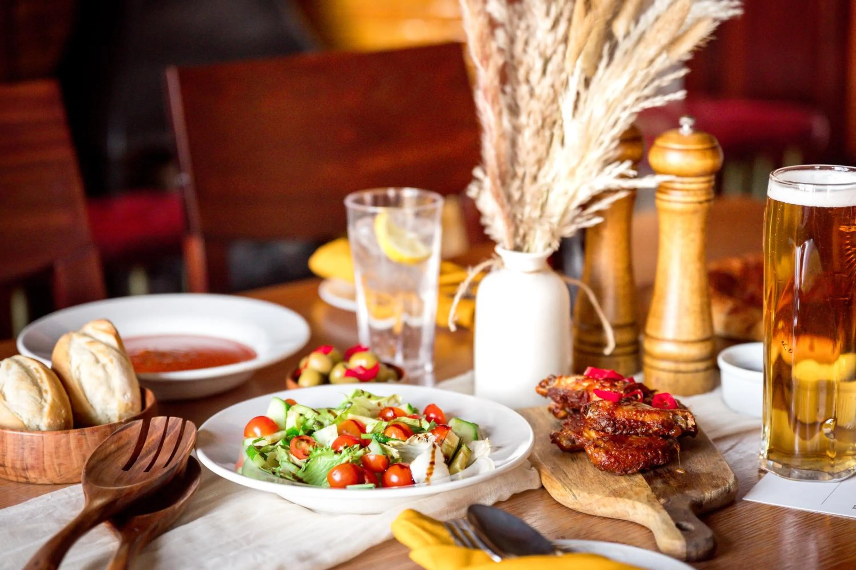 Restaurant/places to eat in The County Hotel