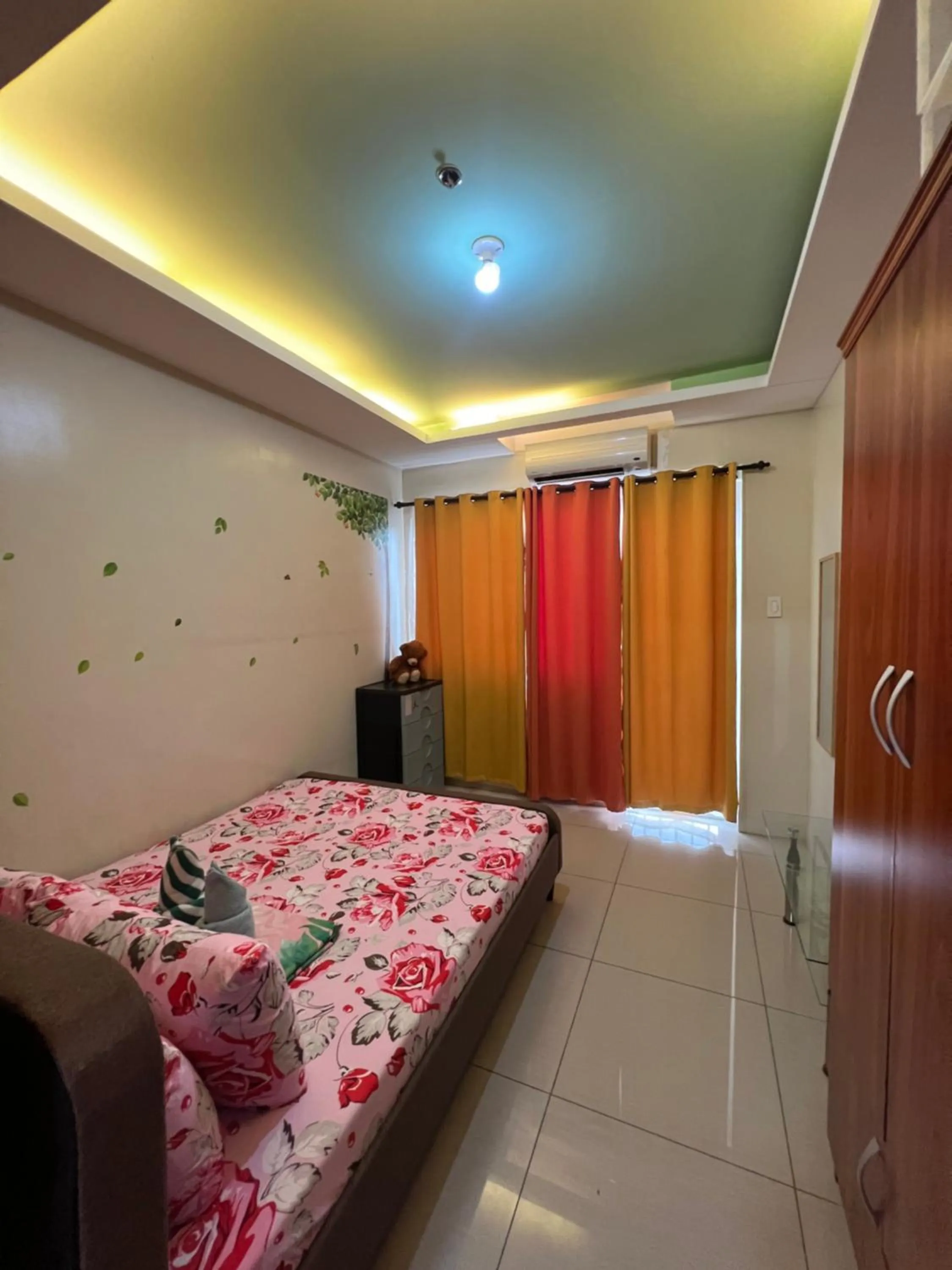 Photo of the whole room in Shell Residences MOA Manila Jona