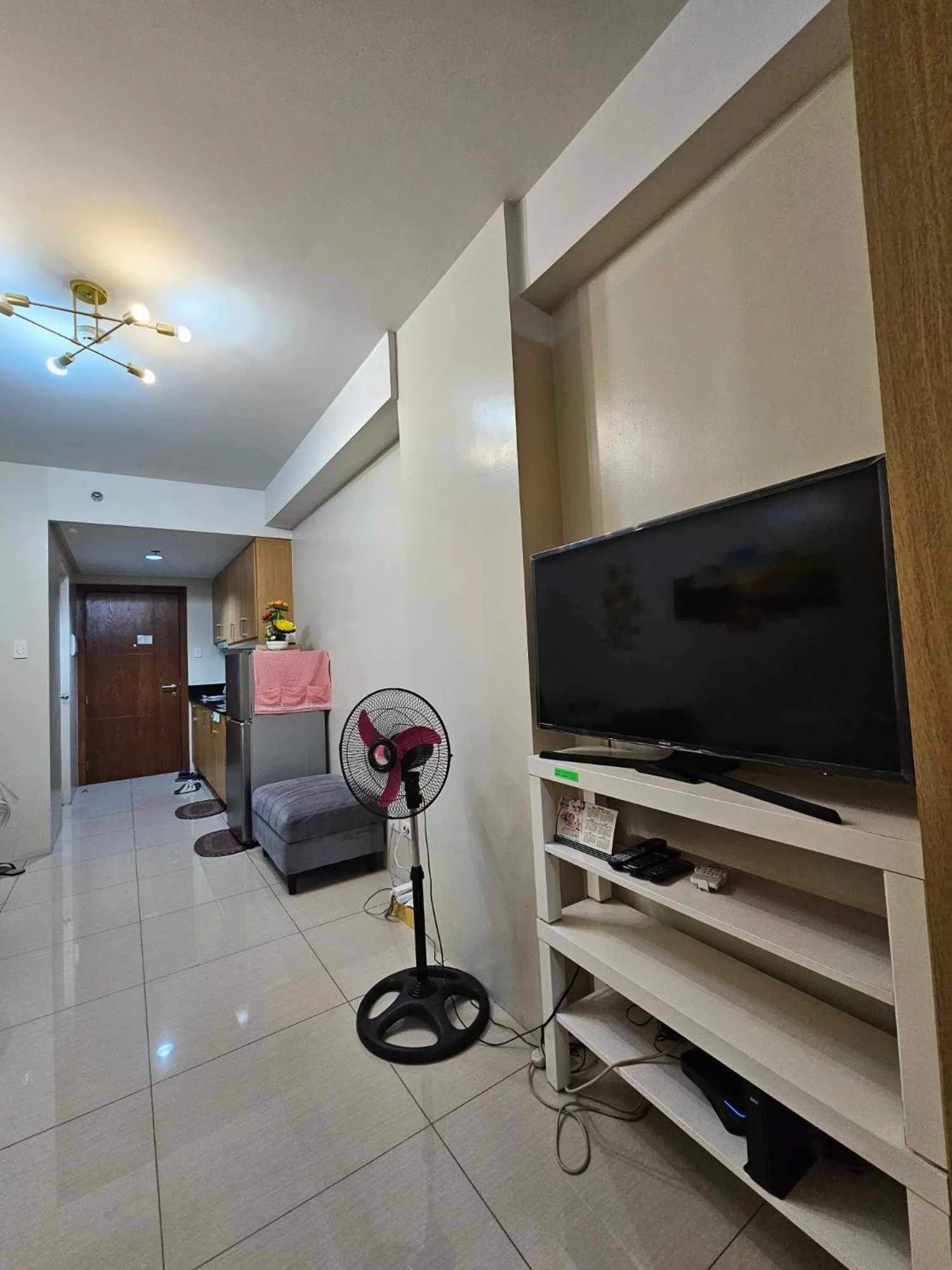 TV and multimedia in Shell Residences MOA Manila Jona