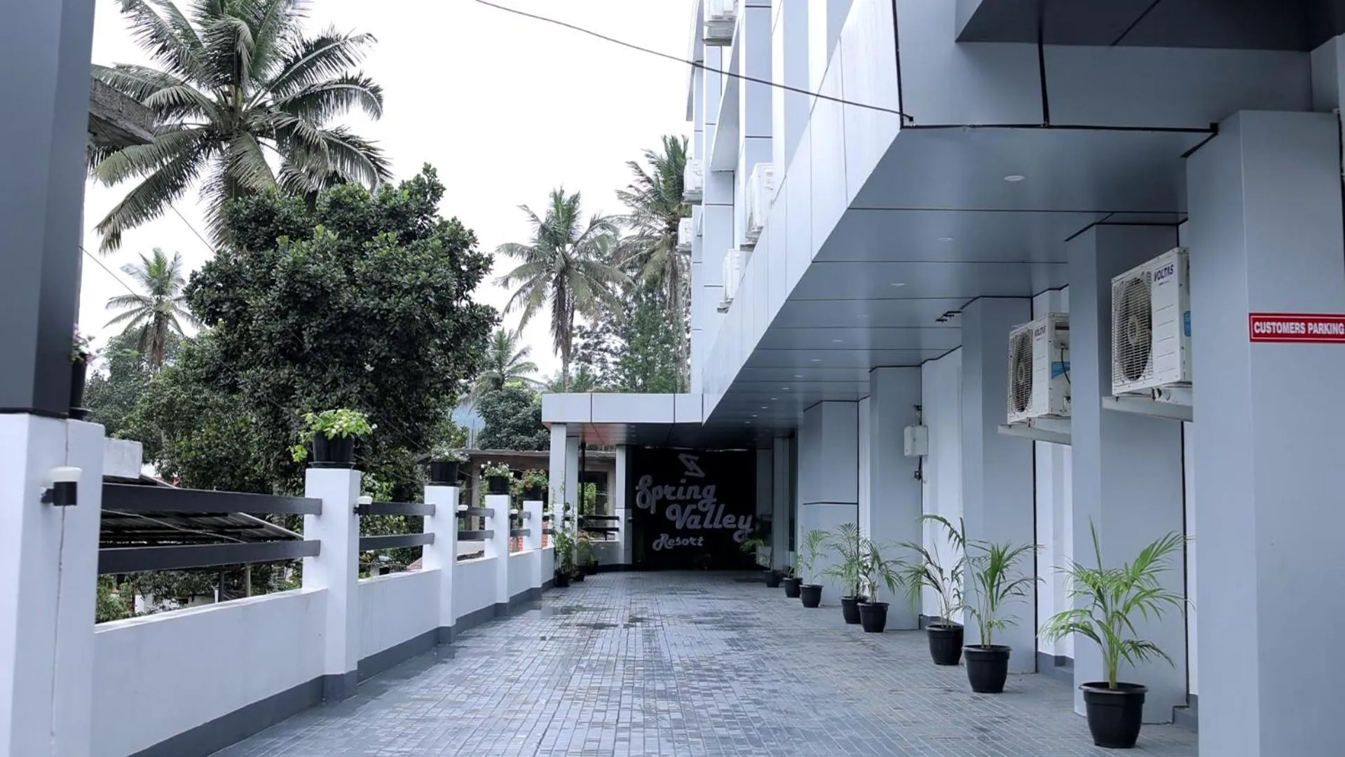 Facade/entrance in Spring Valley Resort