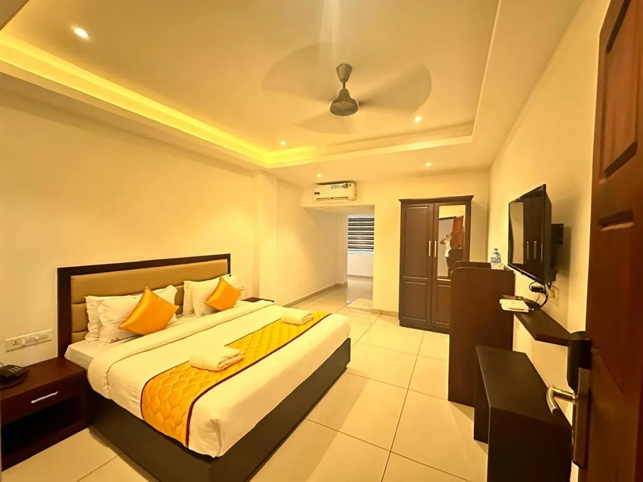 Communal lounge/ TV room, Bed in Spring Valley Resort