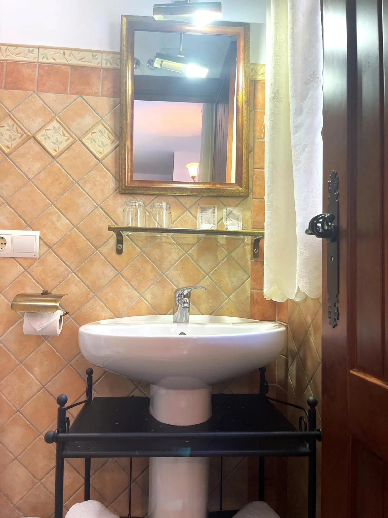 Bathroom in Hotel Al-Andalus
