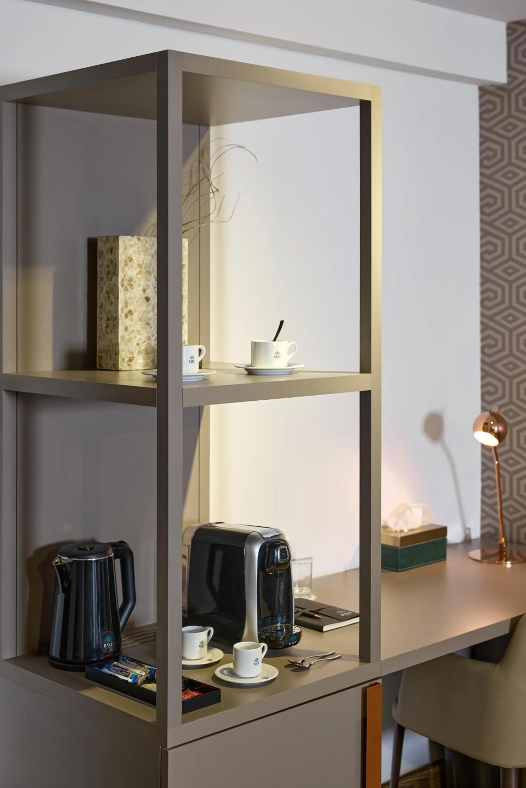 Coffee/tea facilities in Hôtel RALF