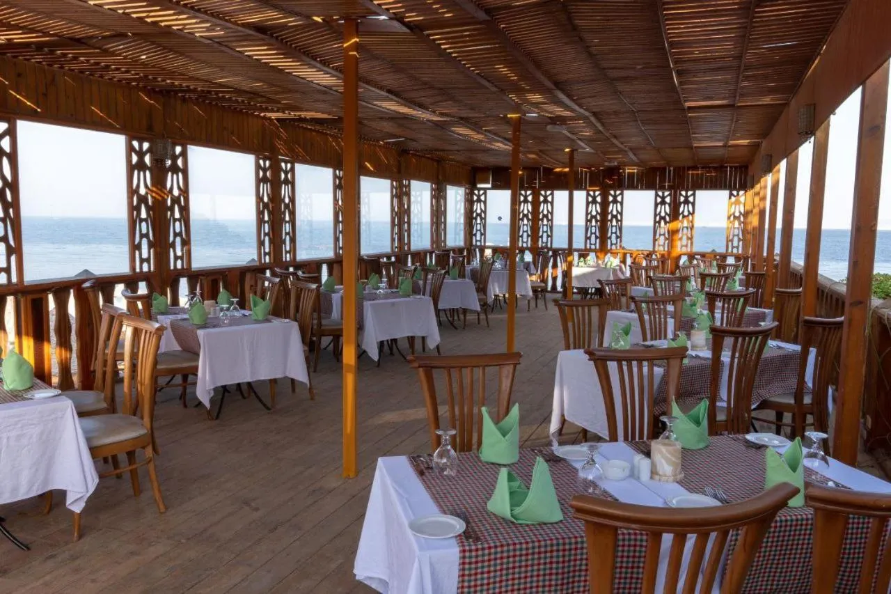 Restaurant/Places to Eat in Parrotel Beach Resorts