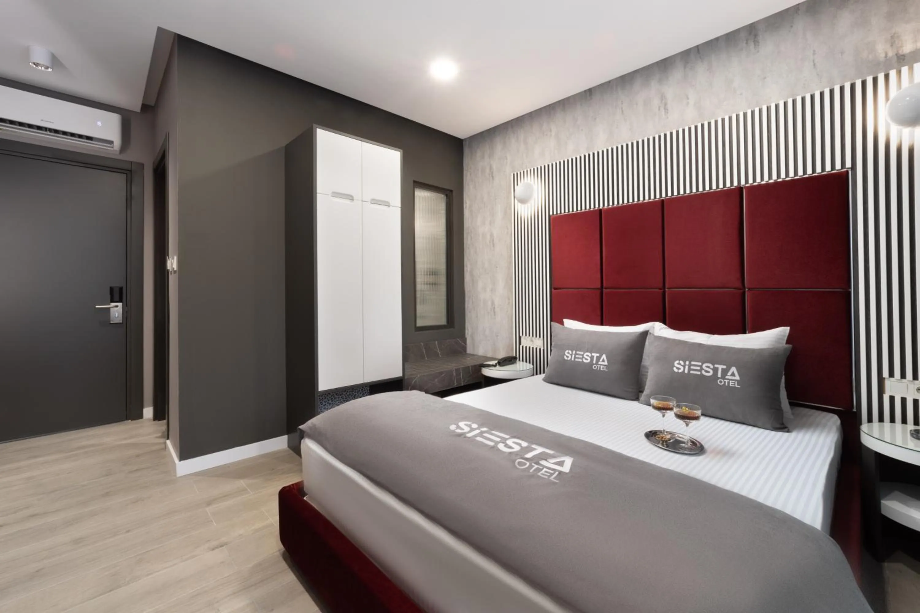 Photo of the whole room, Bed in Siesta Hotel Bakırköy