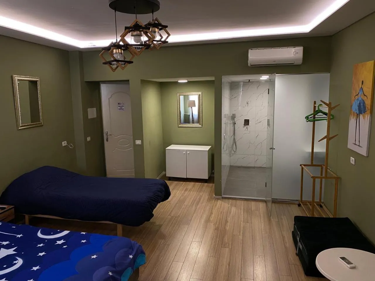 Shower, Bed in Driti Central Hotel