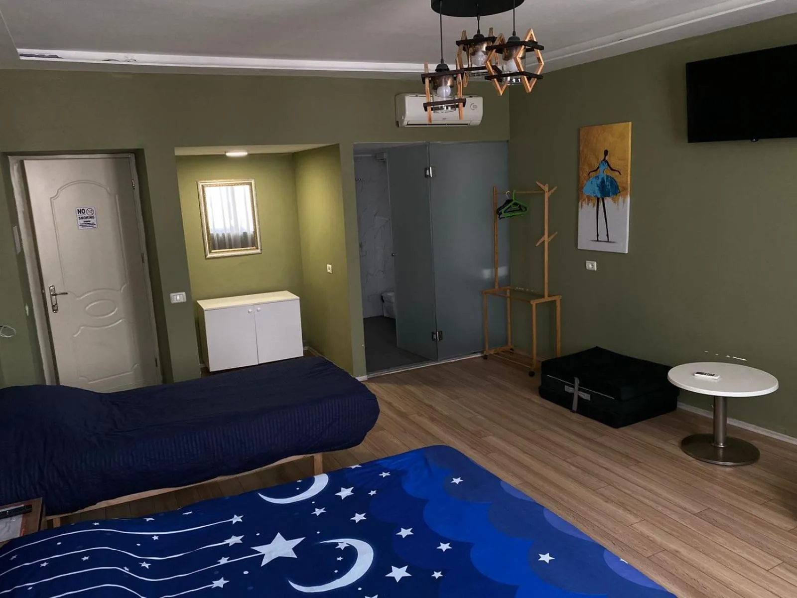 Shower, Bed in Driti Central Hotel