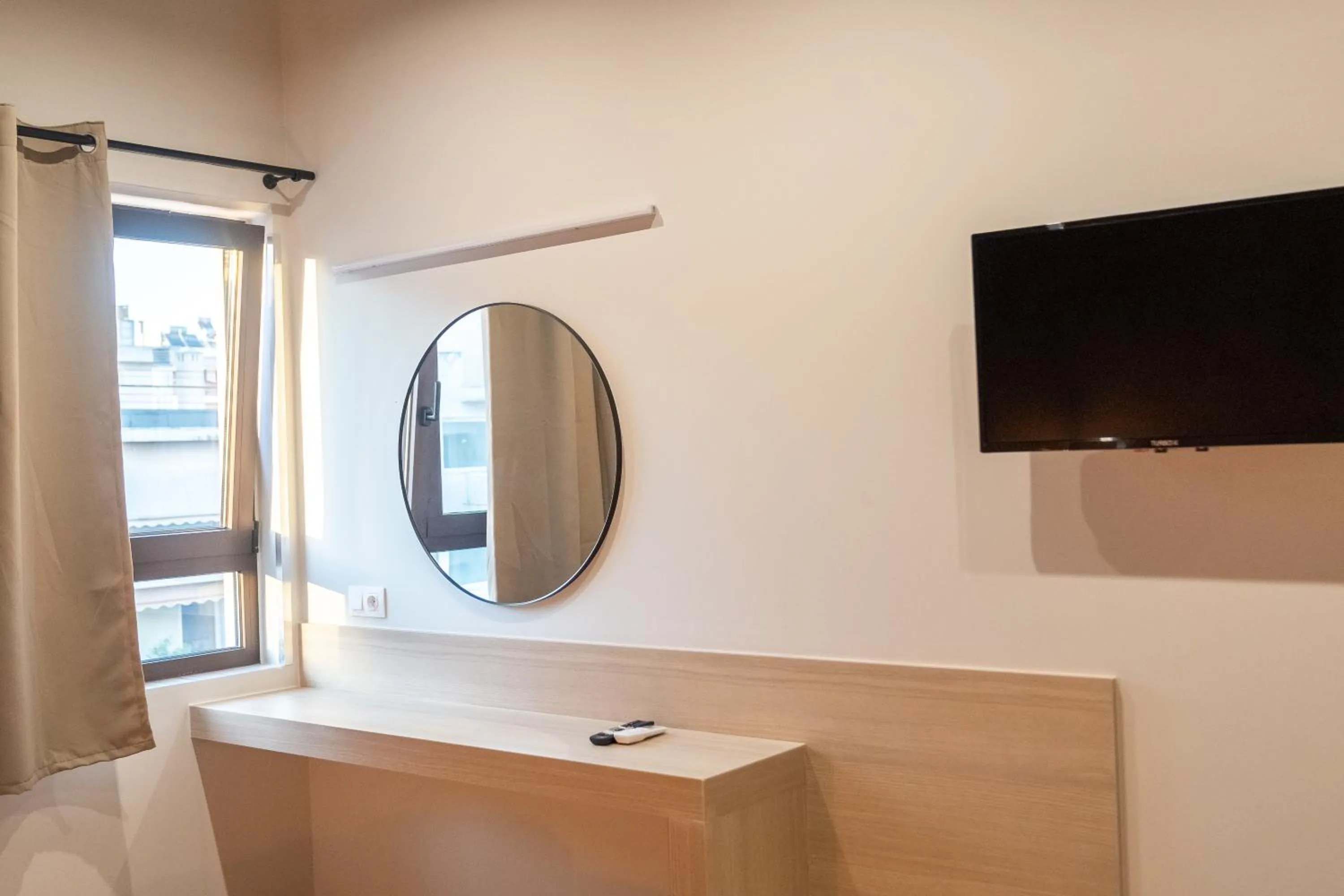 TV and multimedia in Athens Hawks Urban