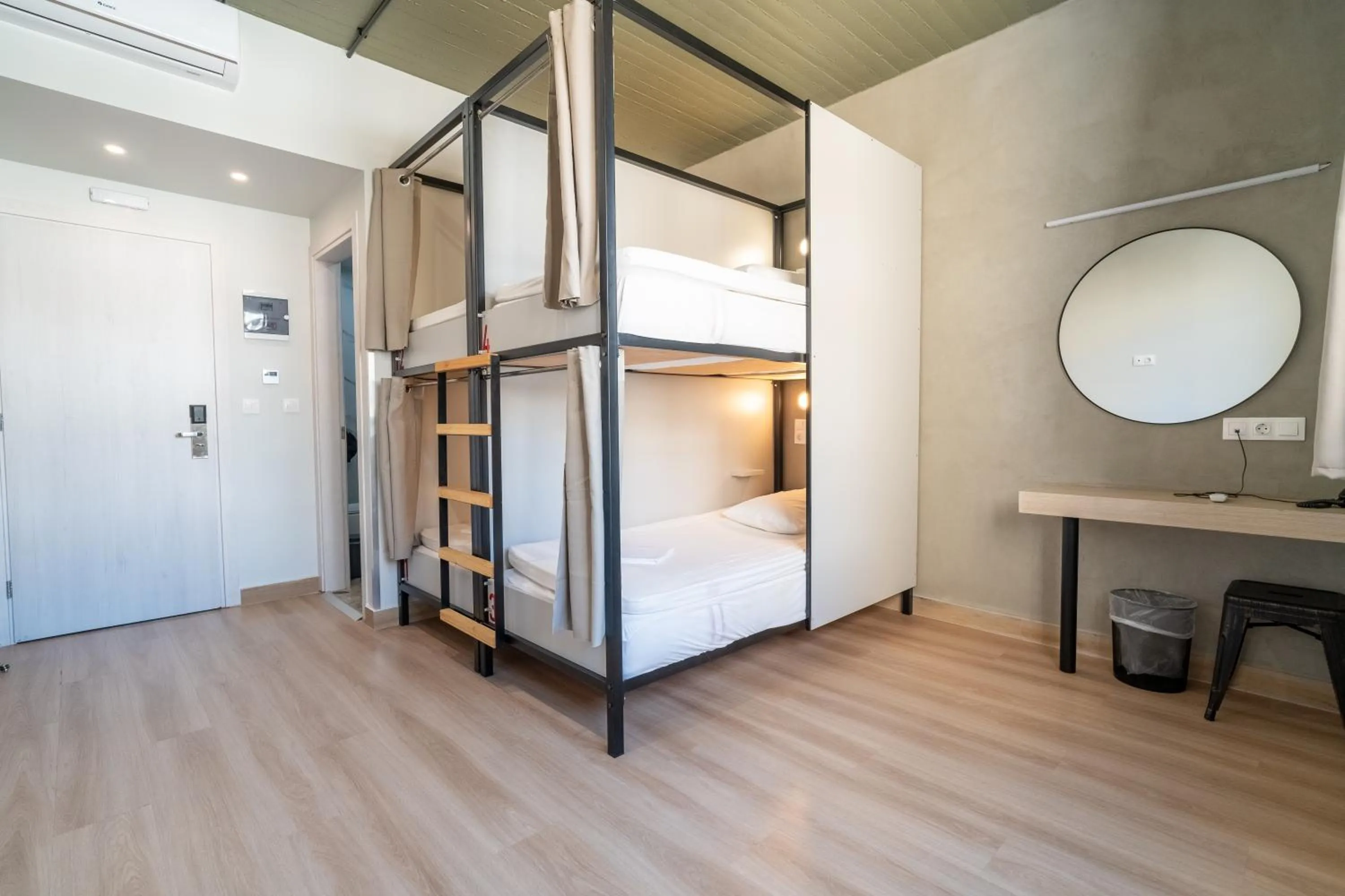 Bed in Athens Hawks Urban