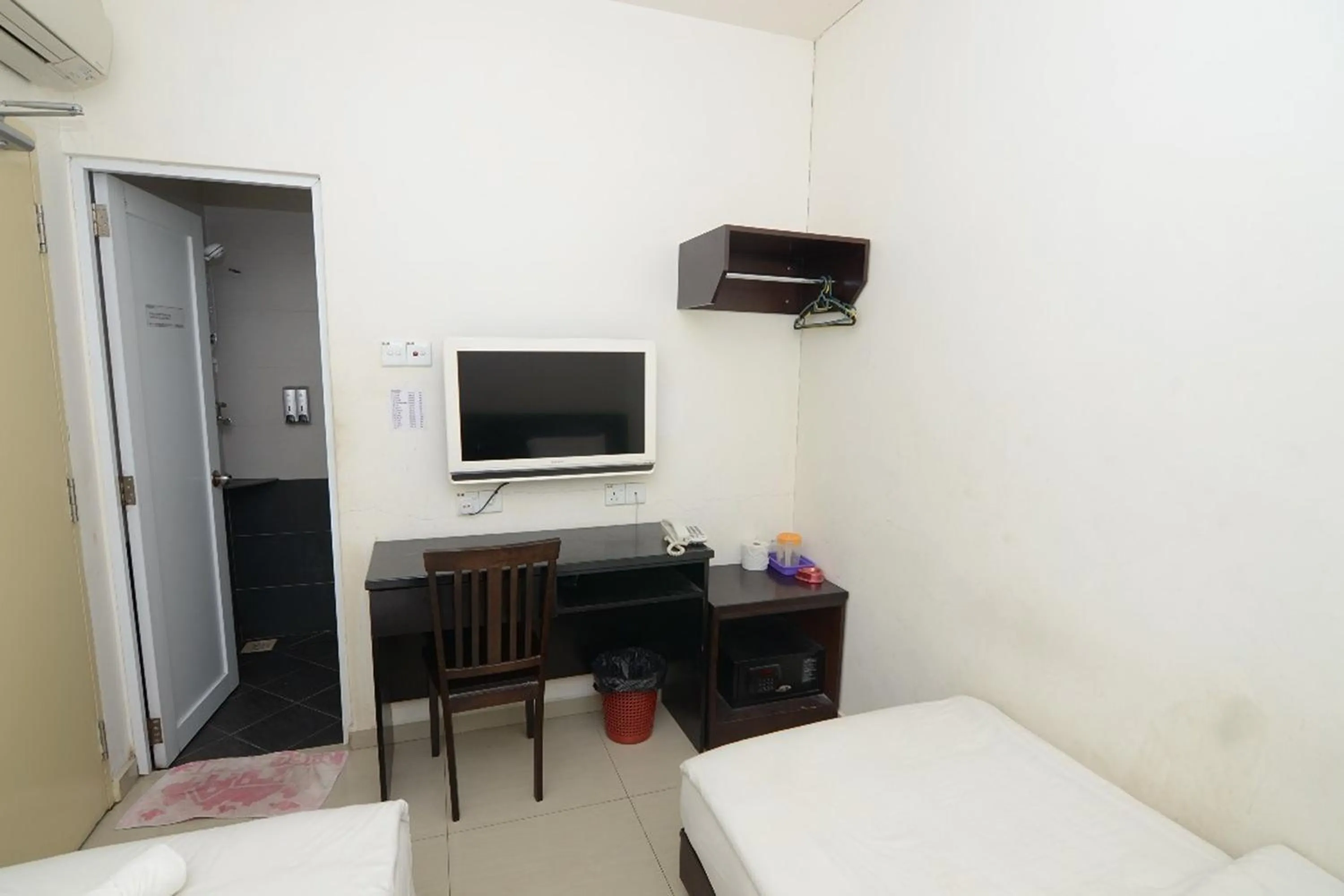 TV and multimedia in Hotel Alam Indi