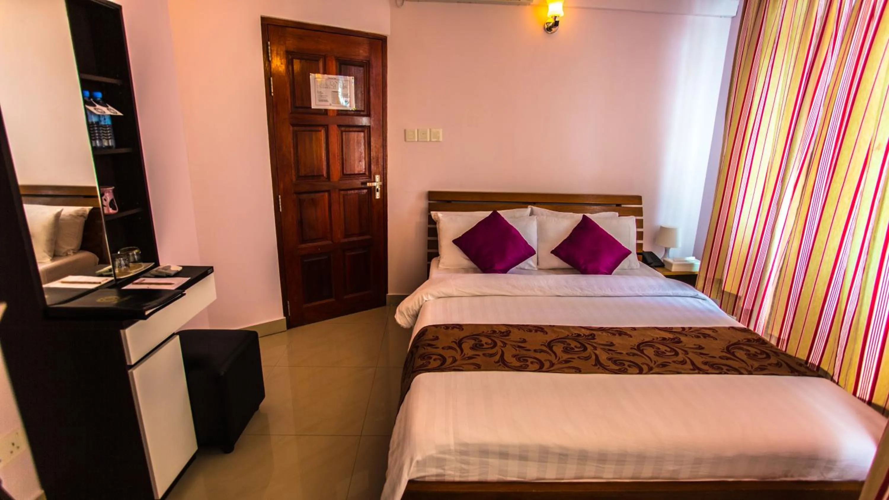 Bedroom, Bed in Octave