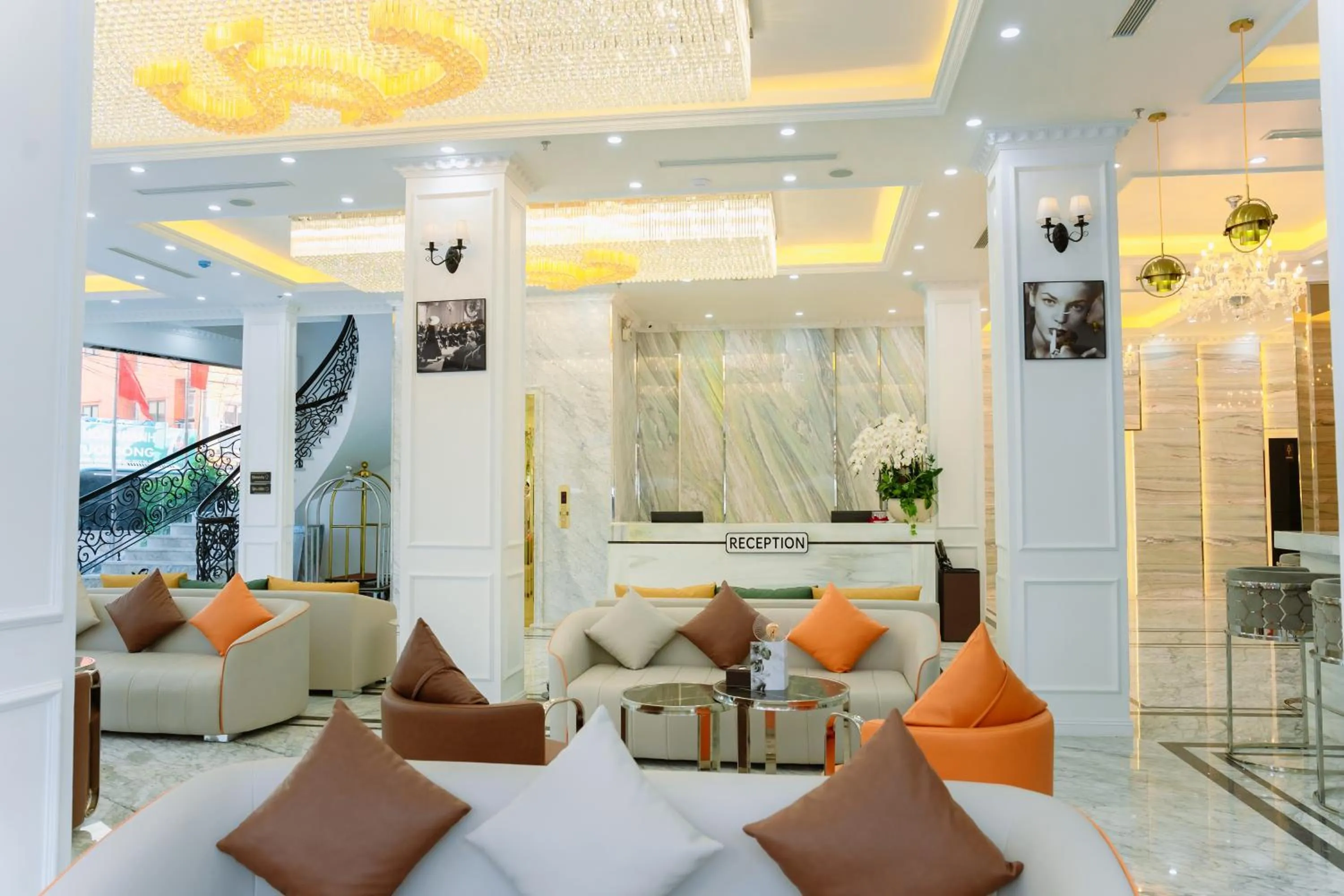 Lounge or bar in SC Luxury Hotel