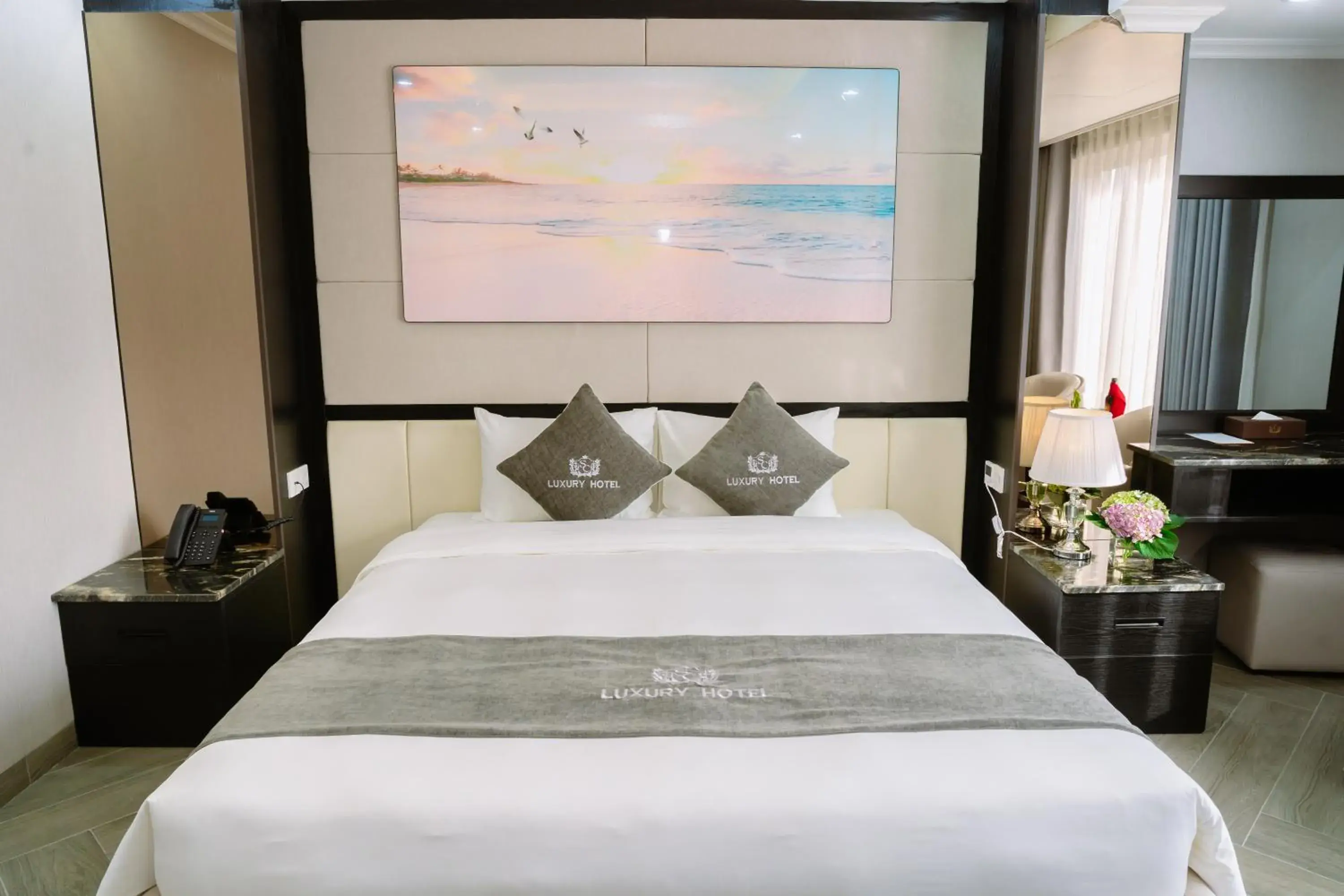 Standard Queen Room - single occupancy in SC Luxury Hotel Standard Queen Room - single occupancy in SC Luxury Hotel