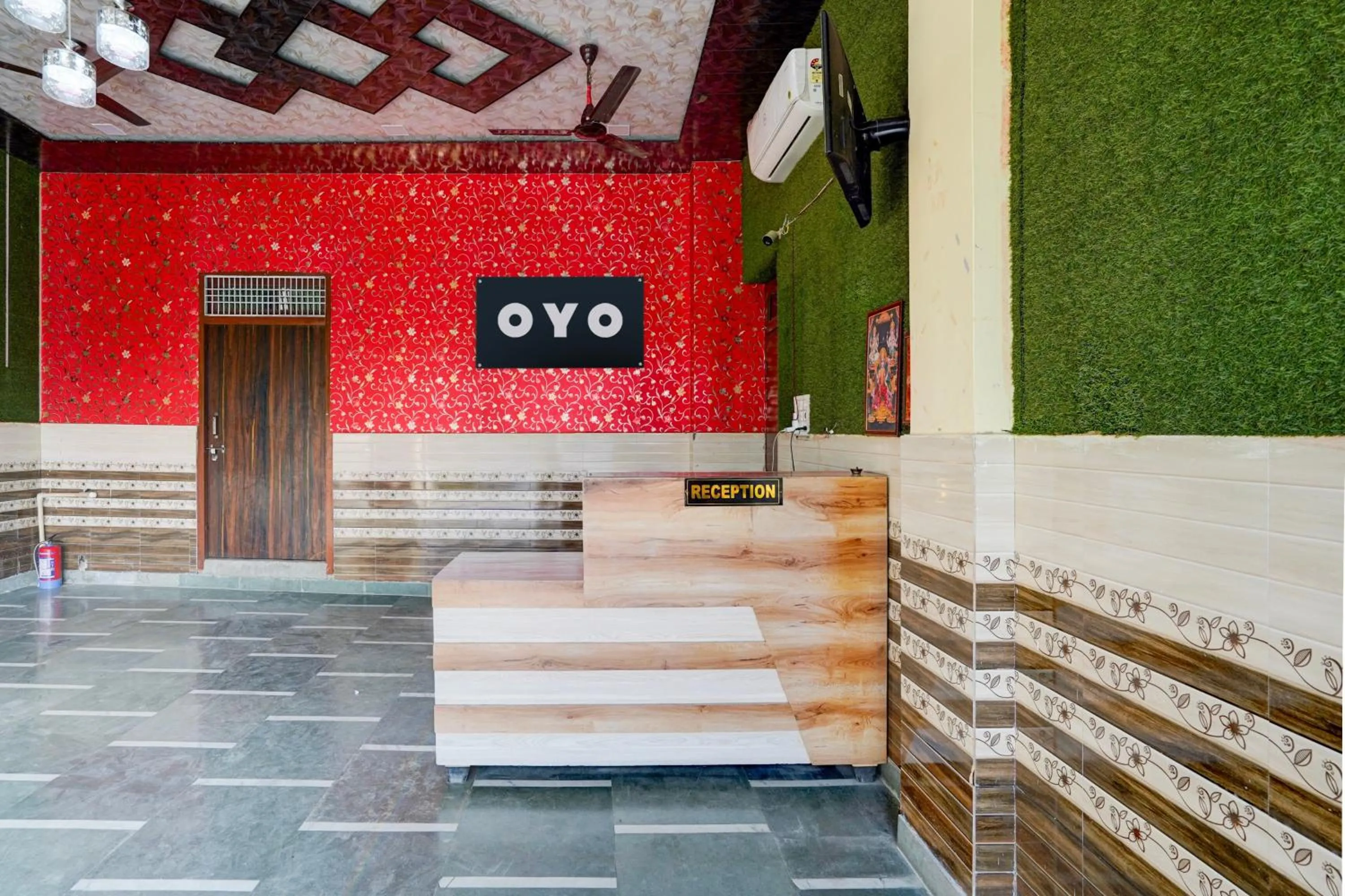 Lobby or reception in SPOT ON PARKS HOTEL