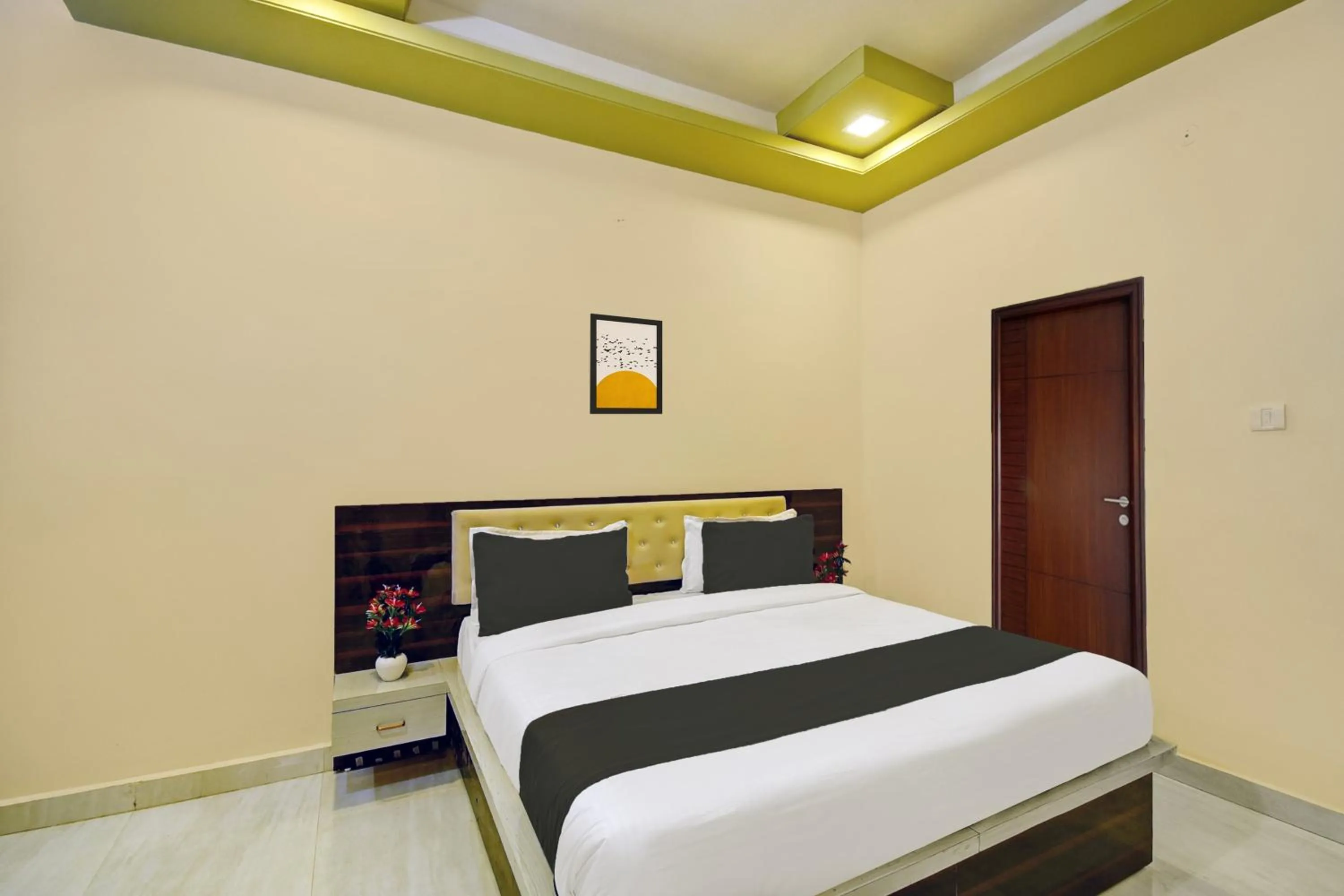 Bedroom, Bed in Hotel O Neelkanth