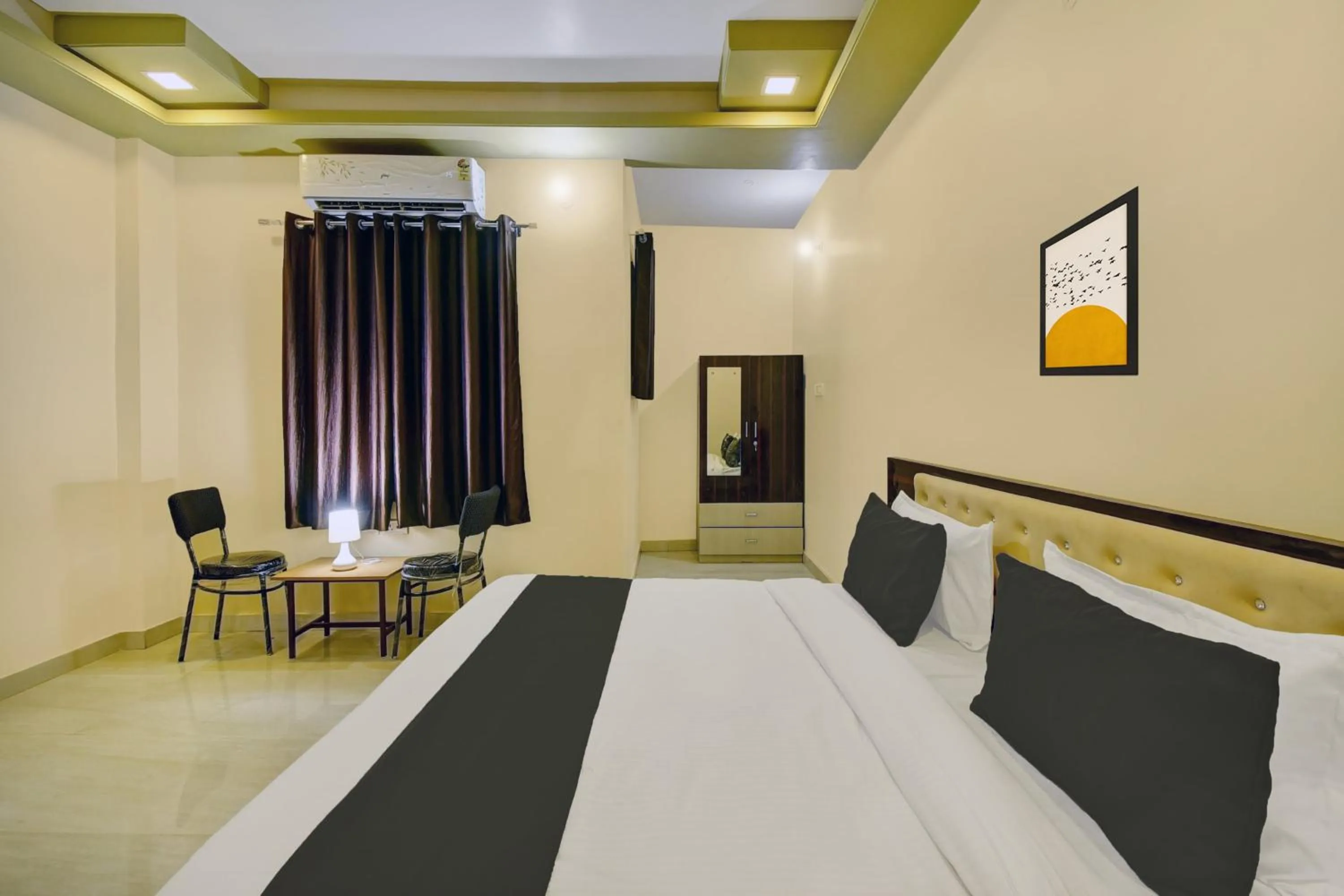 Bedroom, Bed in Hotel O Neelkanth