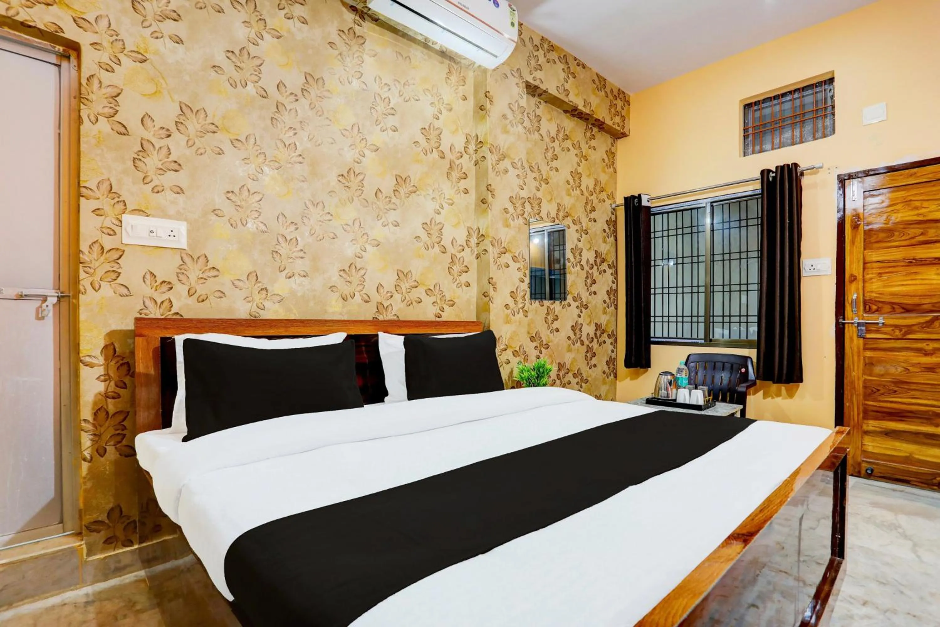 Bedroom, Bed in Hotel O Value