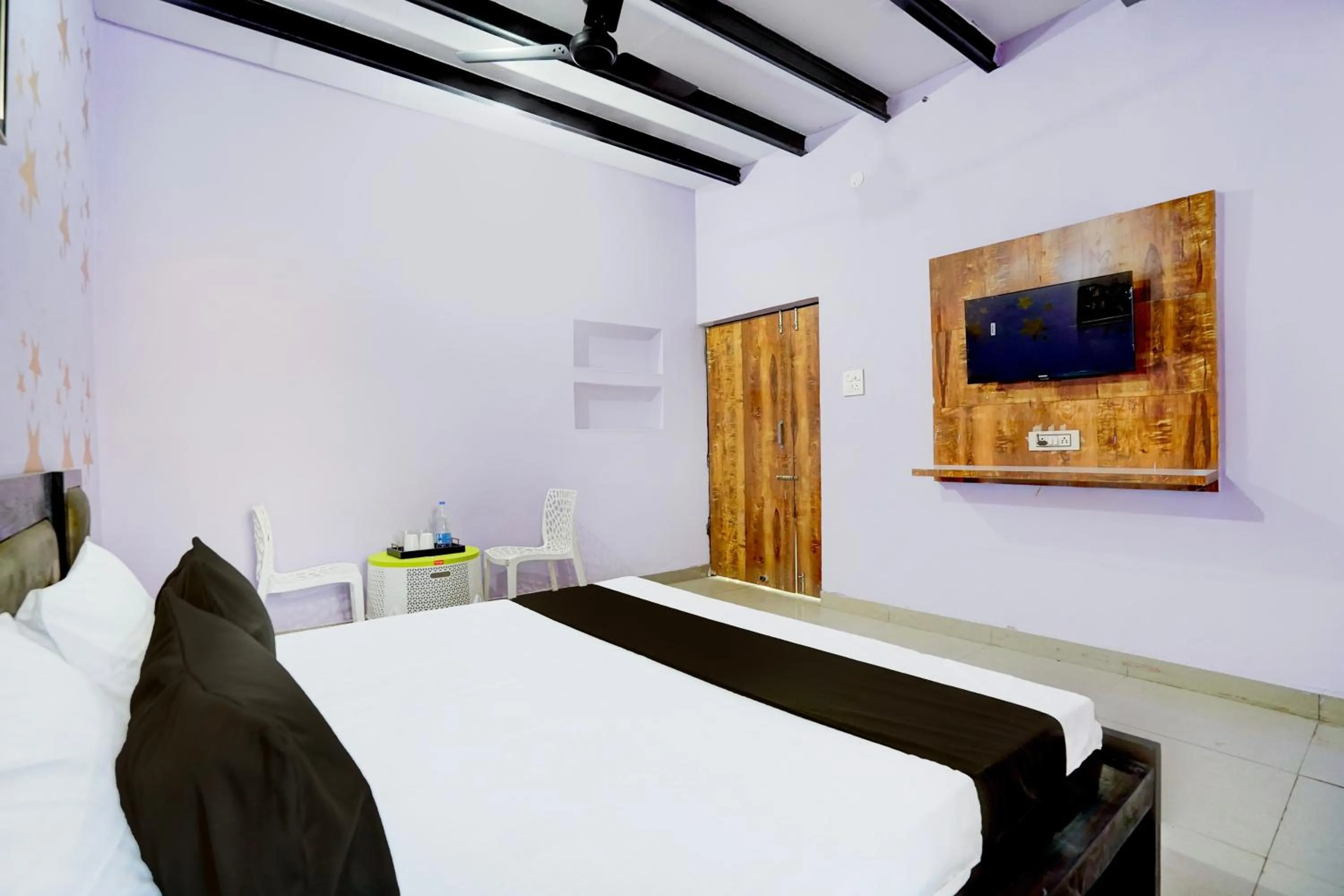 Bedroom in Hotel O YAMUNA RESORT