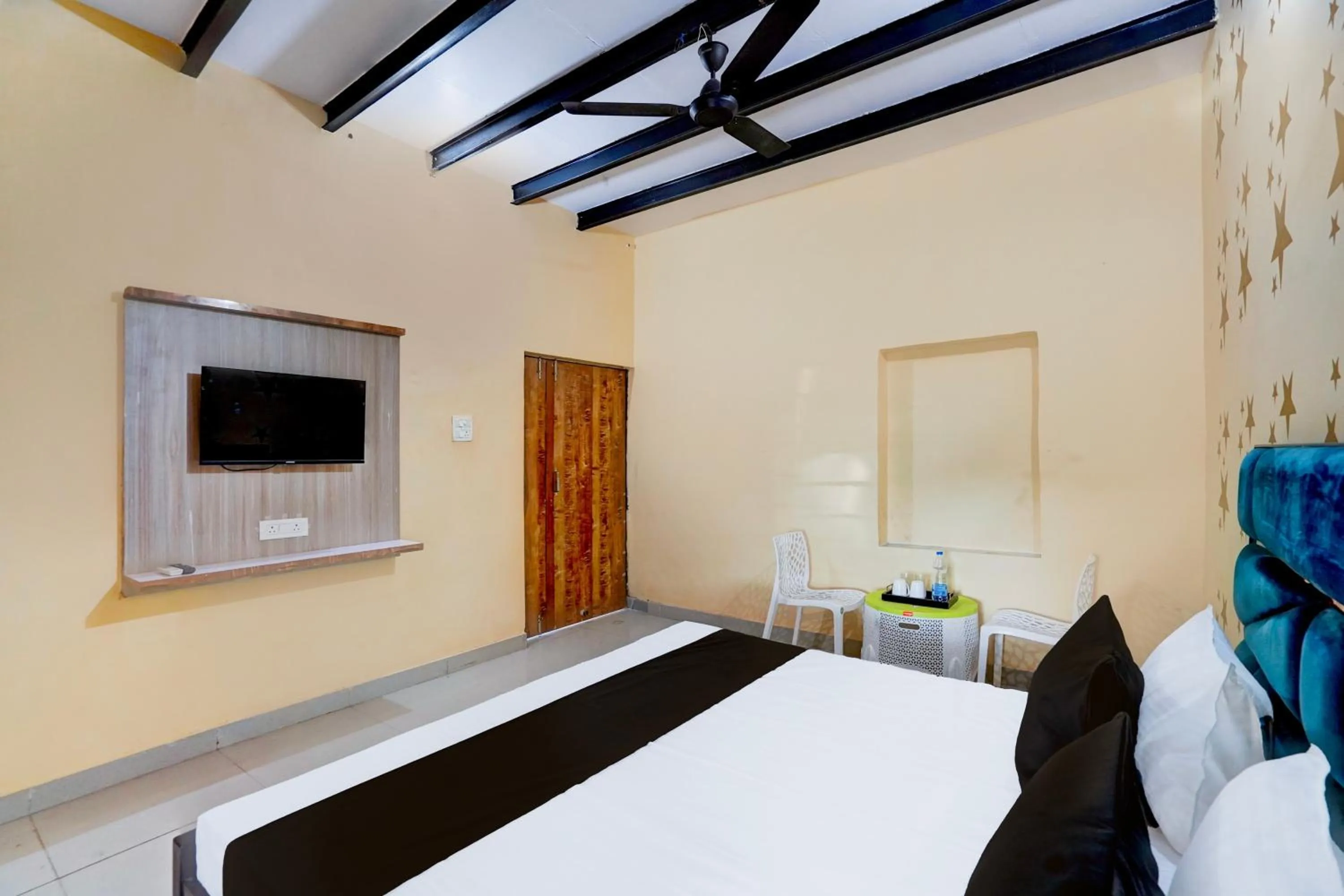 Bedroom in Hotel O YAMUNA RESORT