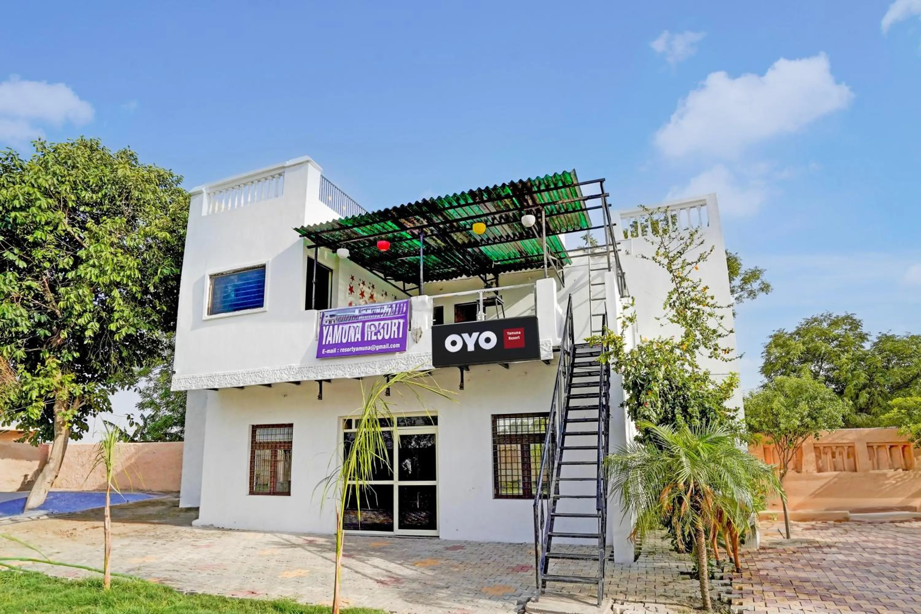 Facade/entrance in Hotel O YAMUNA RESORT