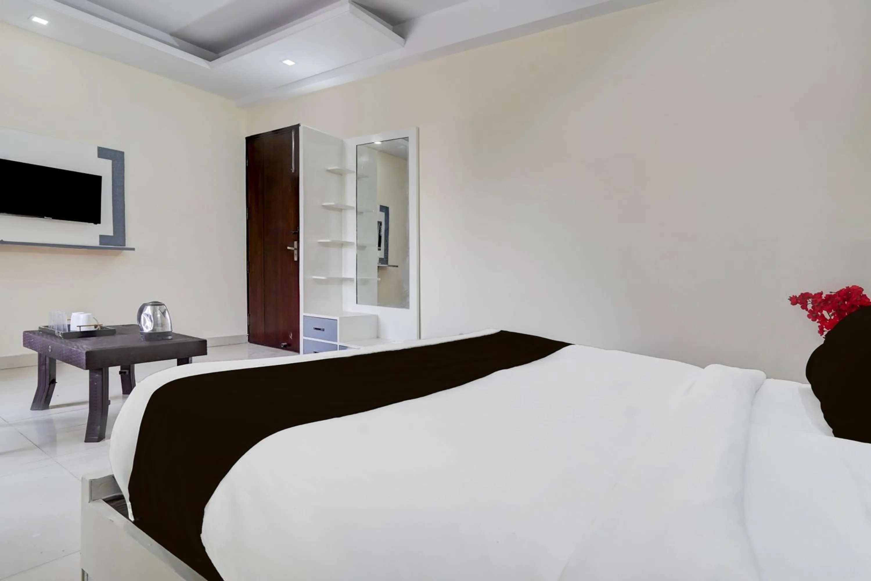 Bedroom in Super Collection O Sector 70 Noida