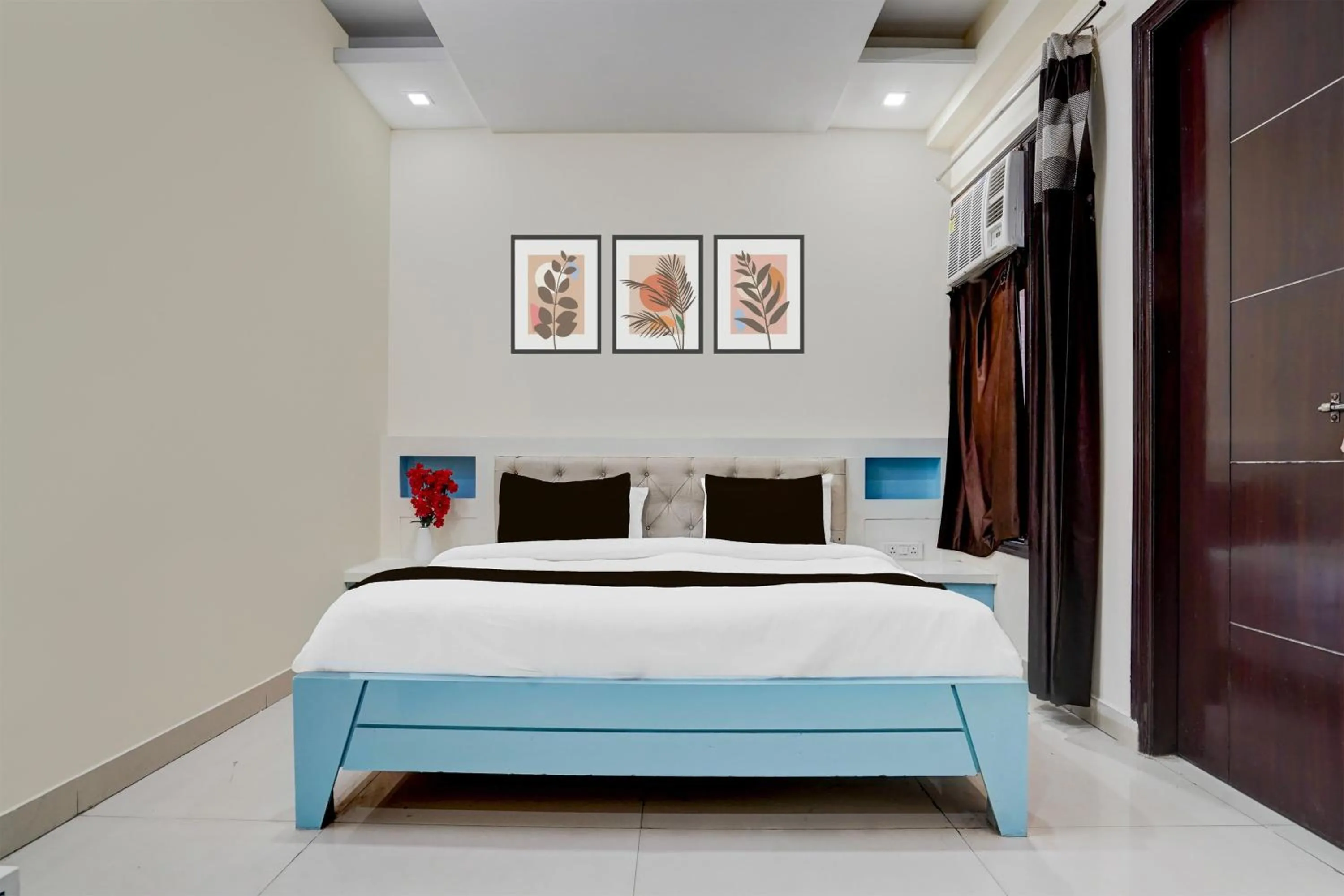 Bedroom in Super Collection O Sector 70 Noida