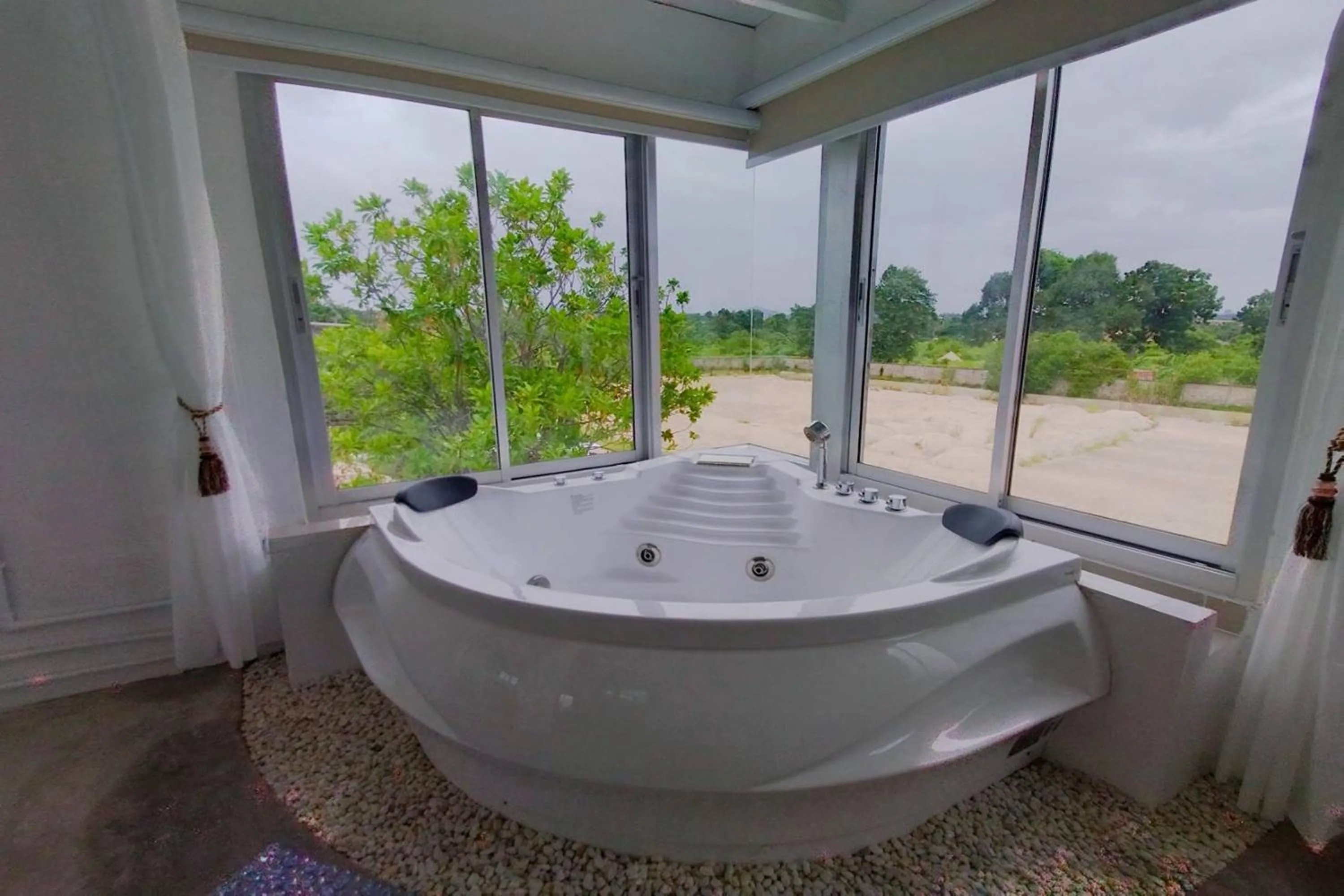 Bath in Khao Chi Chan Resort