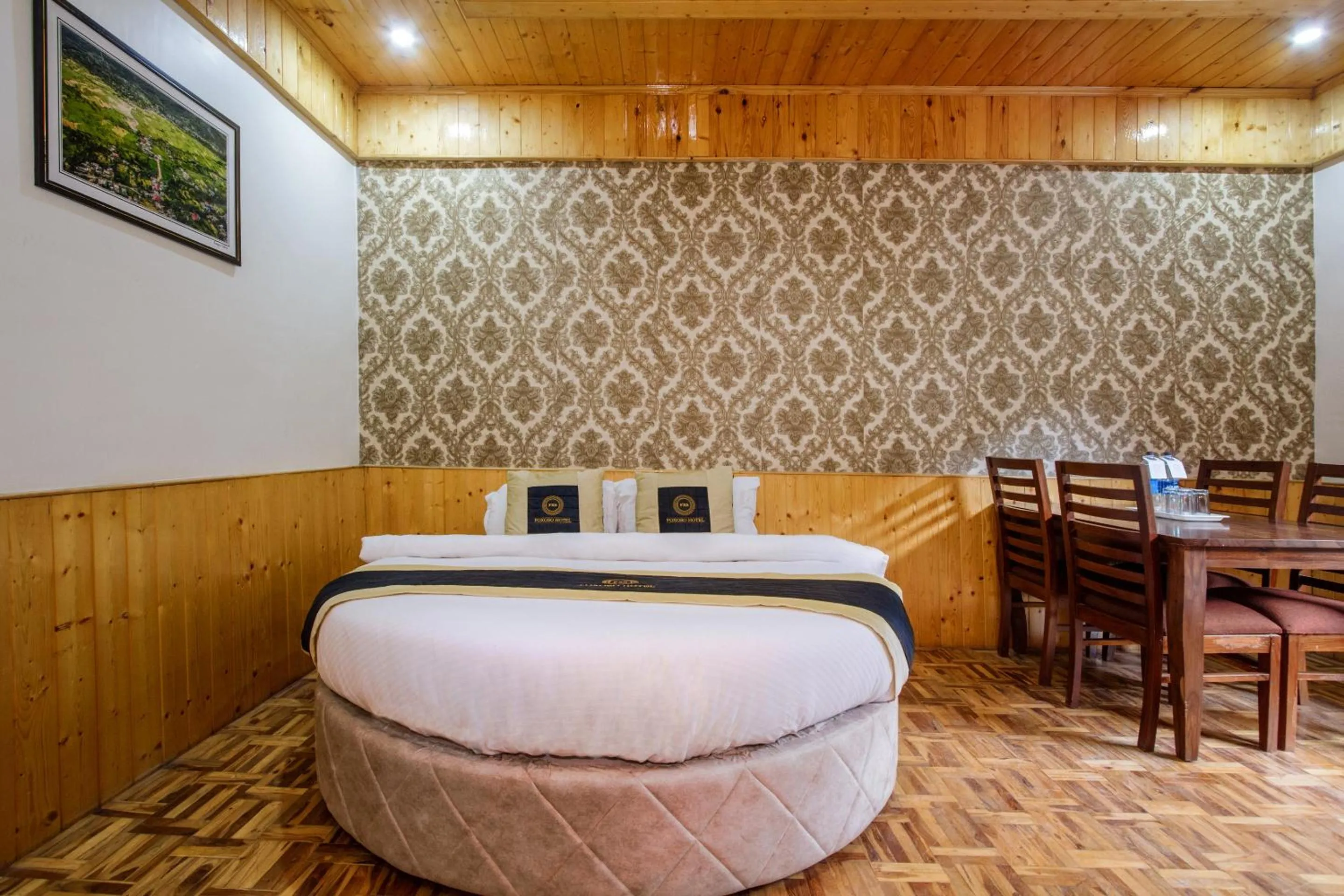 Bed in Hotel Cherry Manali