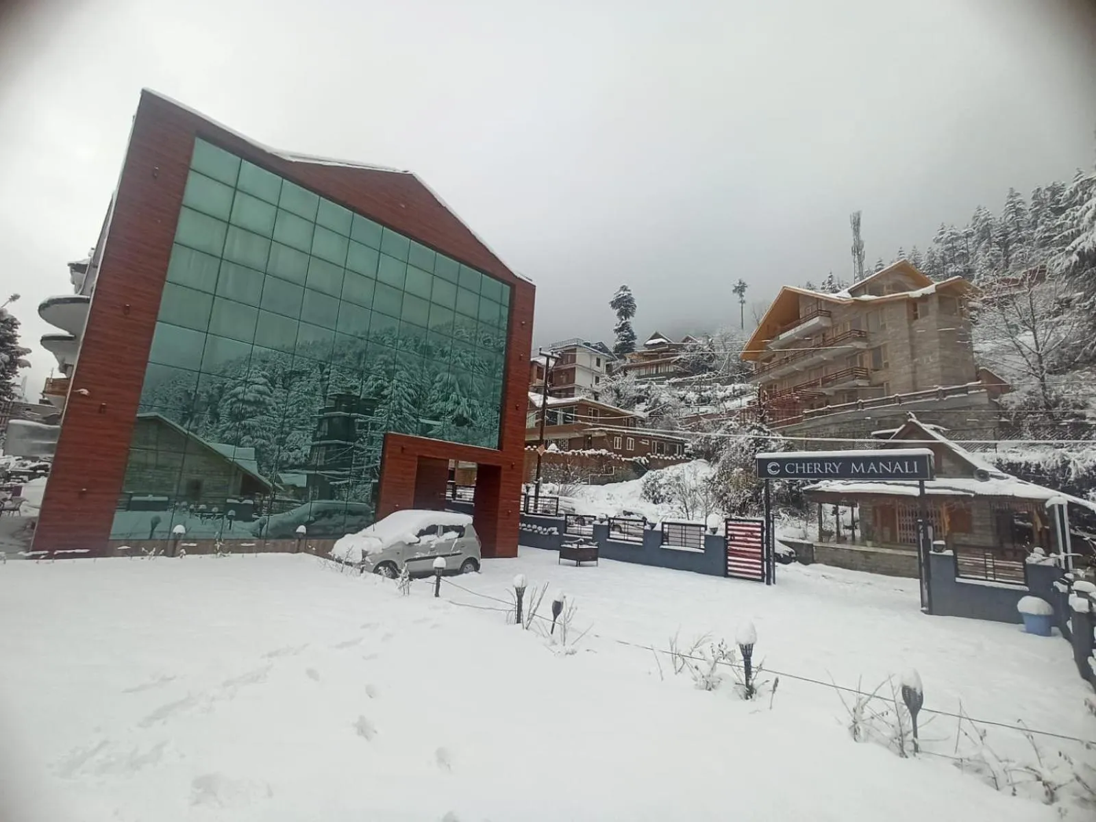 Property building in Hotel Cherry Manali