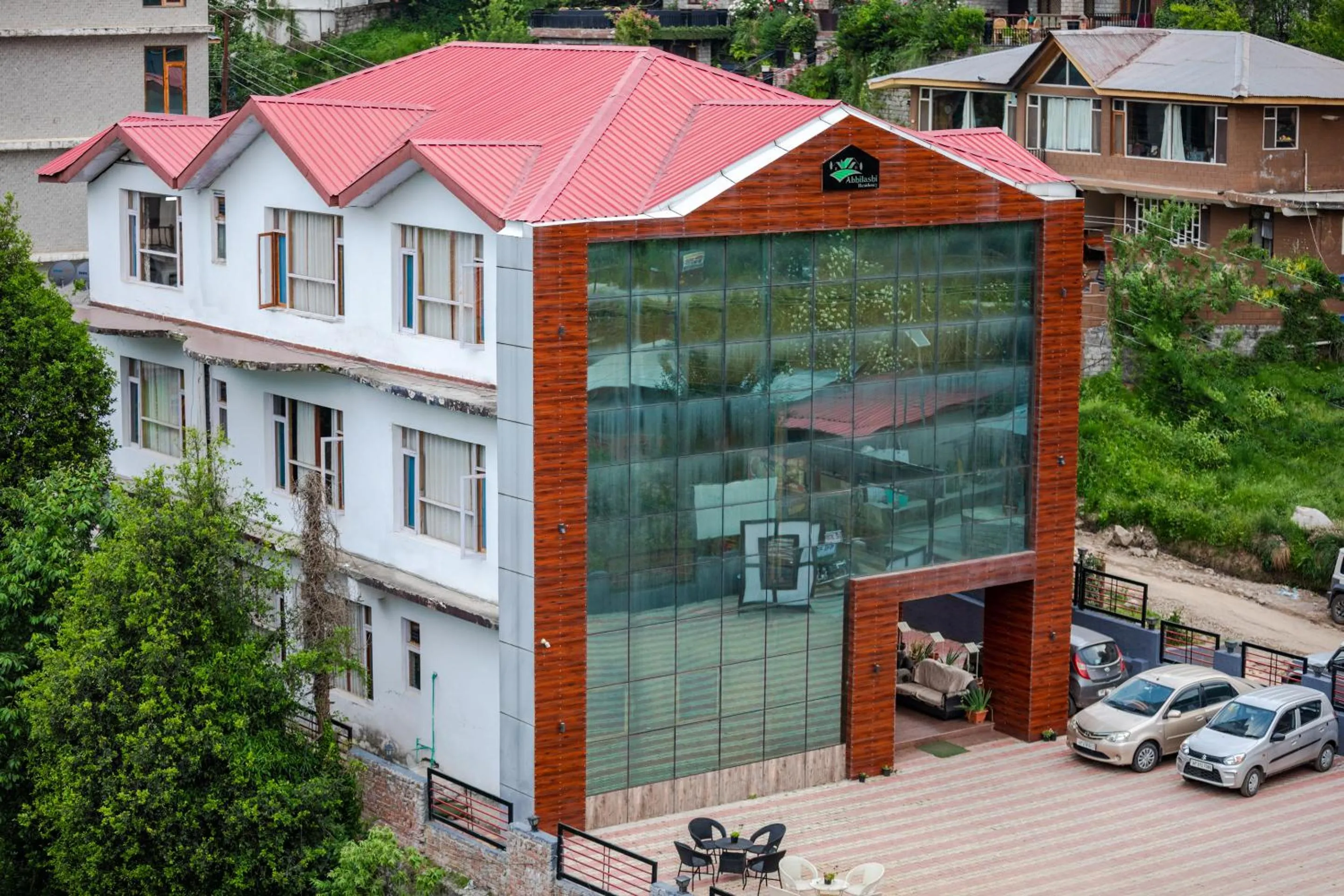 Property building in Hotel Cherry Manali