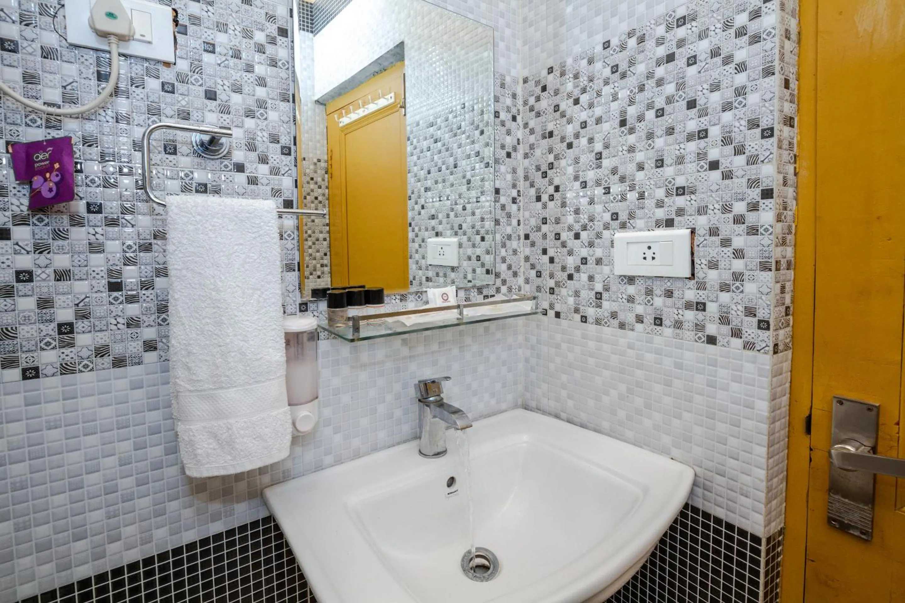 Bathroom in Hotel Cherry Manali