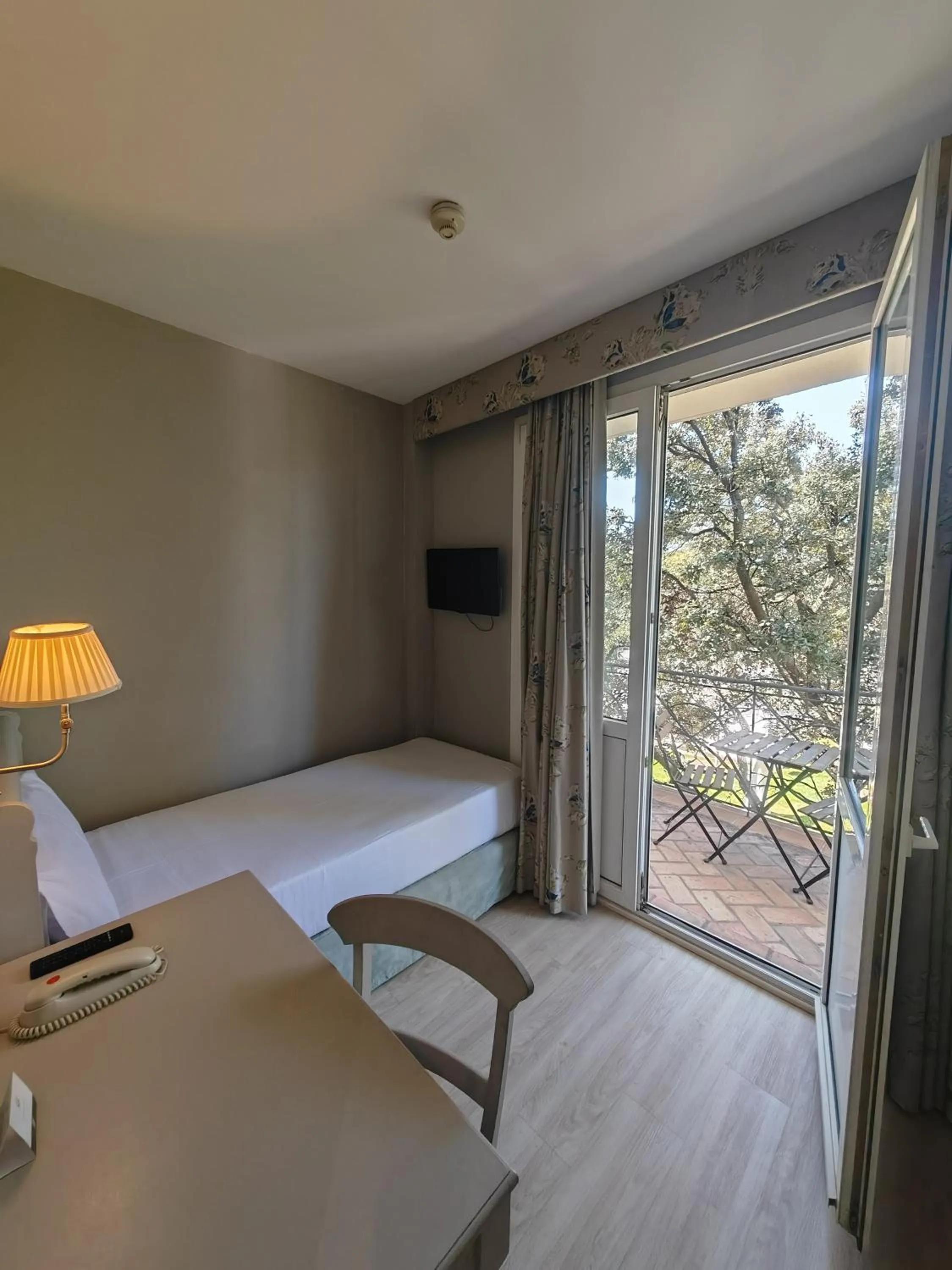 Bedroom, Bed in Hotel PAX Torrelodones