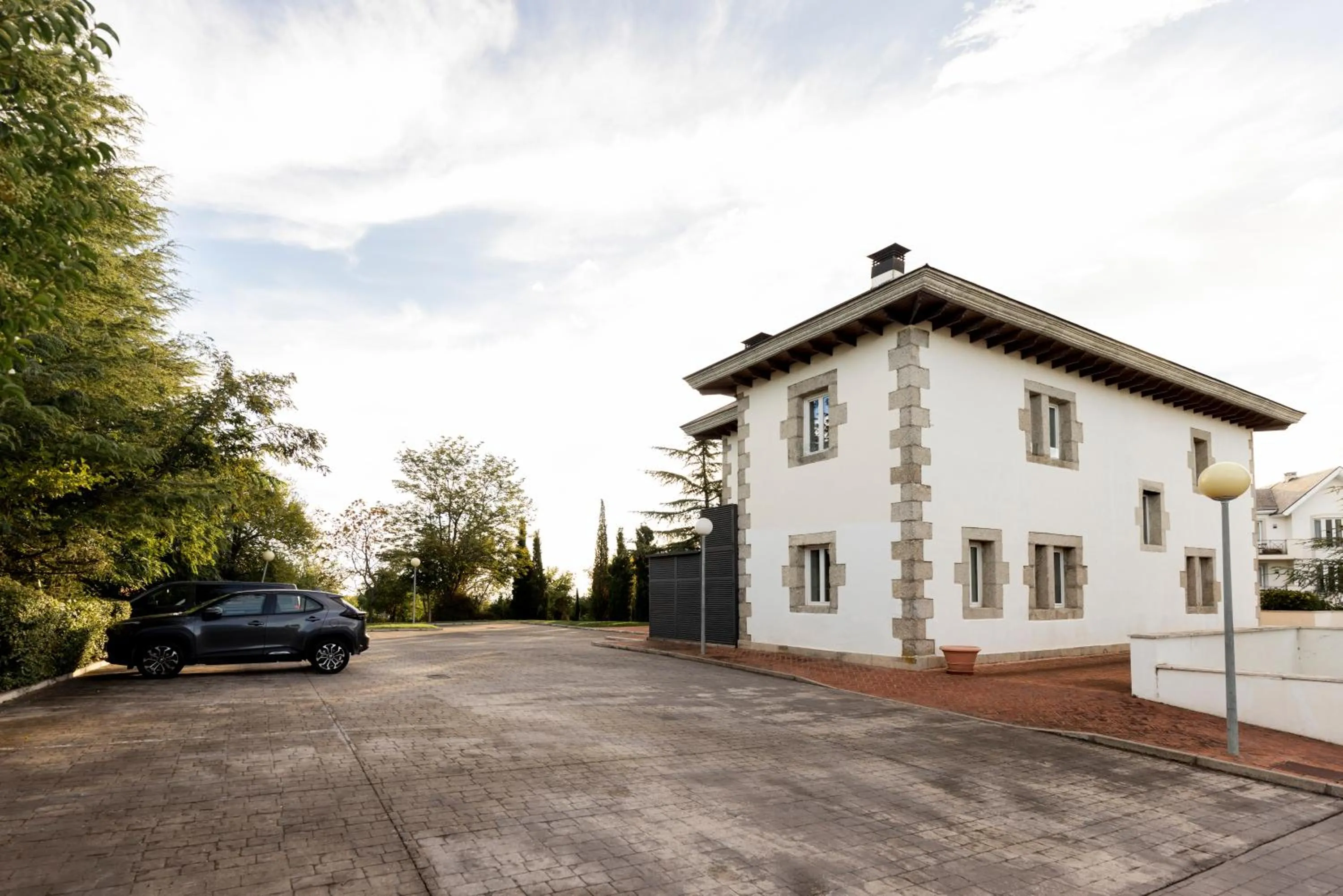 Parking in Hotel PAX Torrelodones