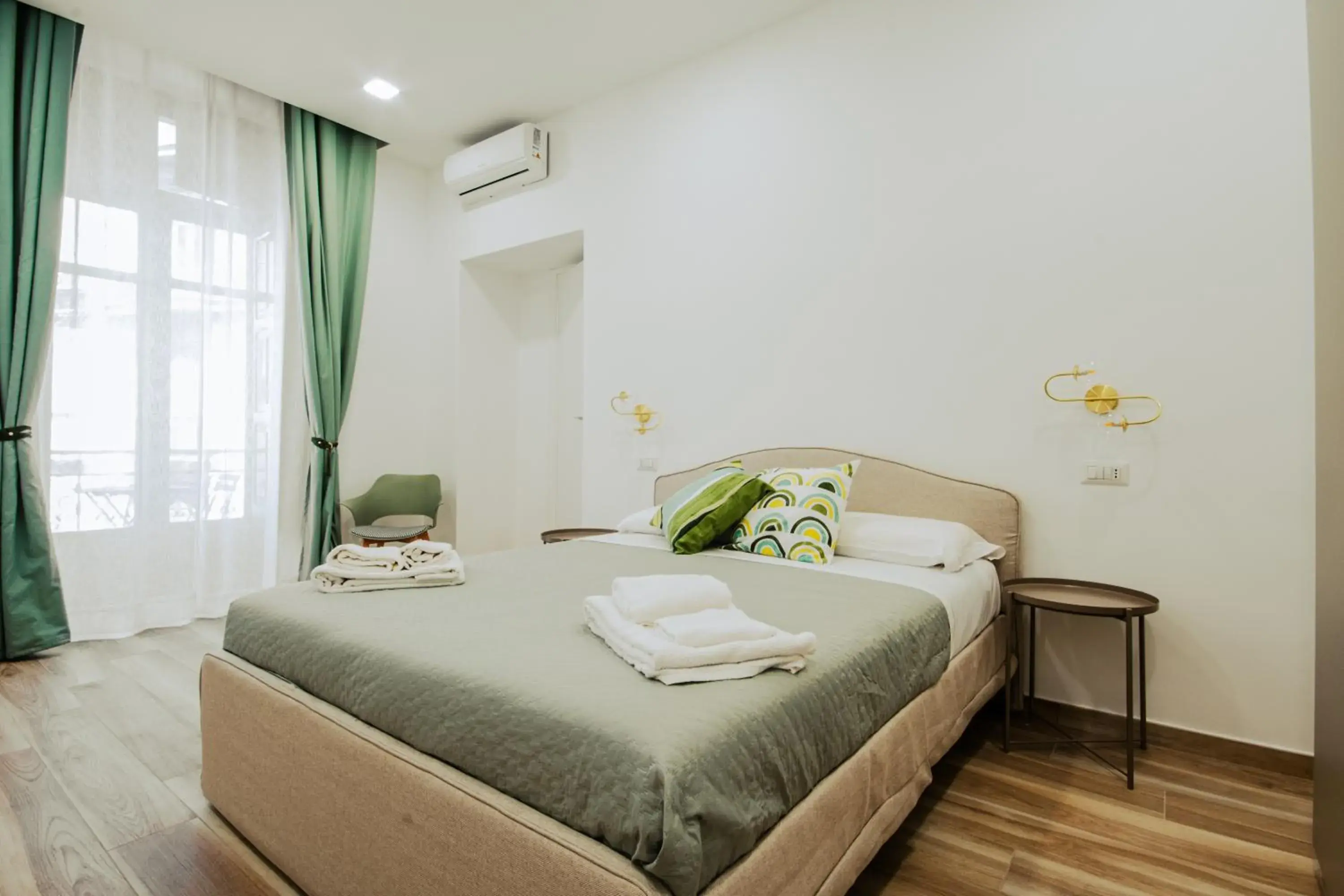 Triple Room with Balcony in B&B Lara's Home by I Borbone Triple Room with Balcony in B&B Lara's Home by I Borbone