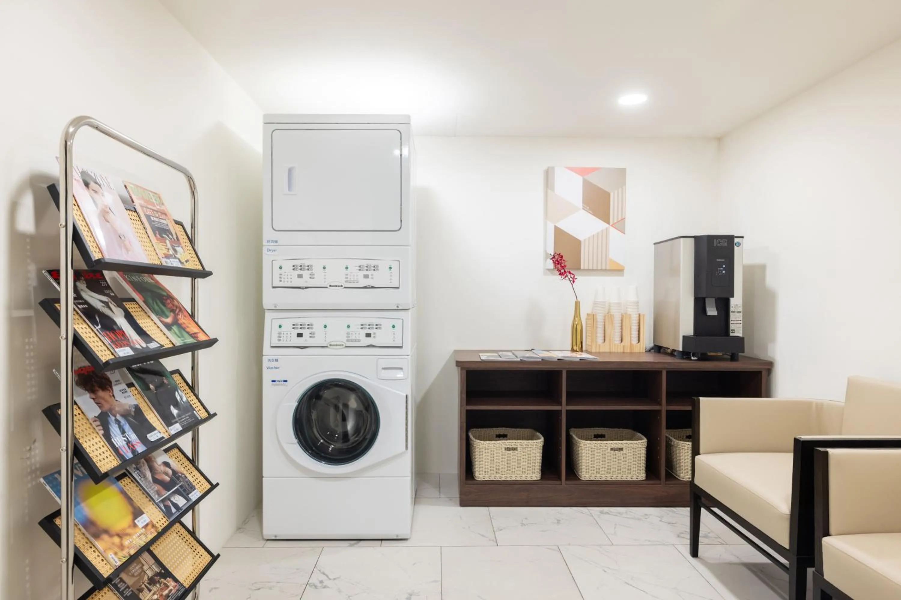 Library in Voyage Kaohsiung By Cosmos Oasis