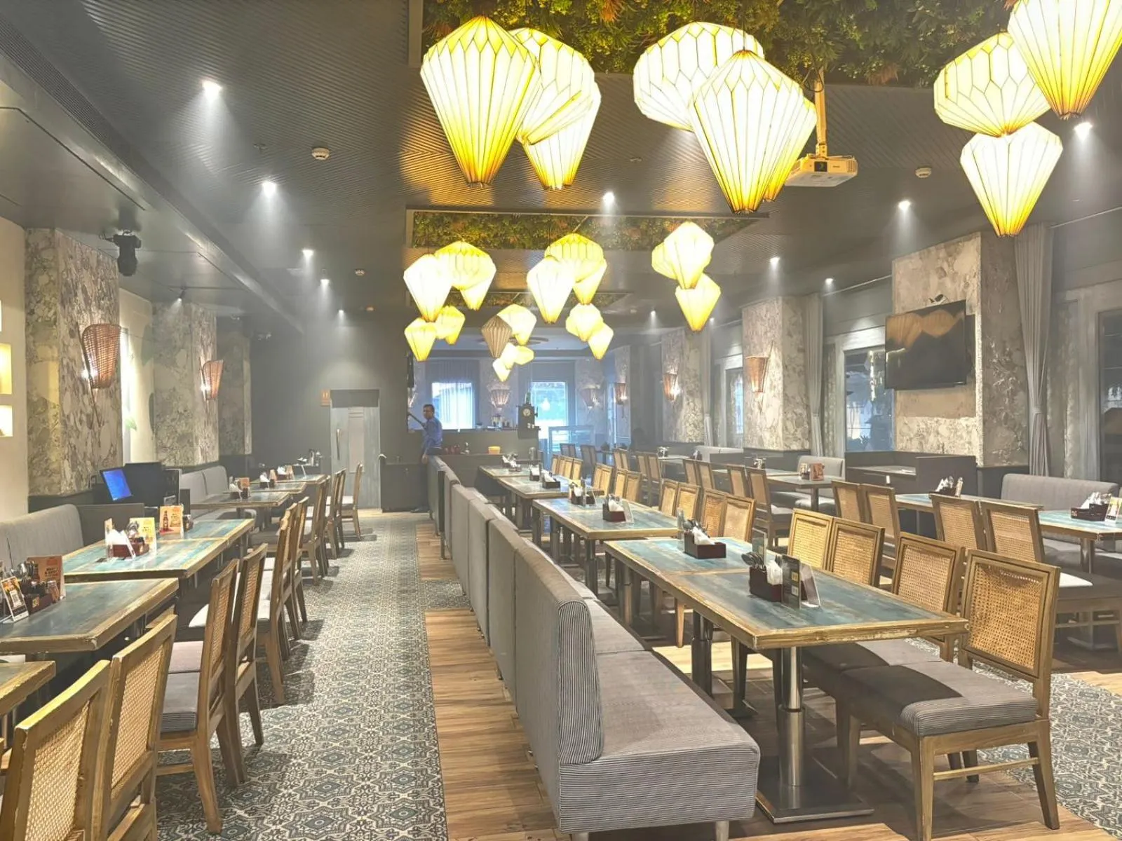 Restaurant/places to eat in The Hub Link