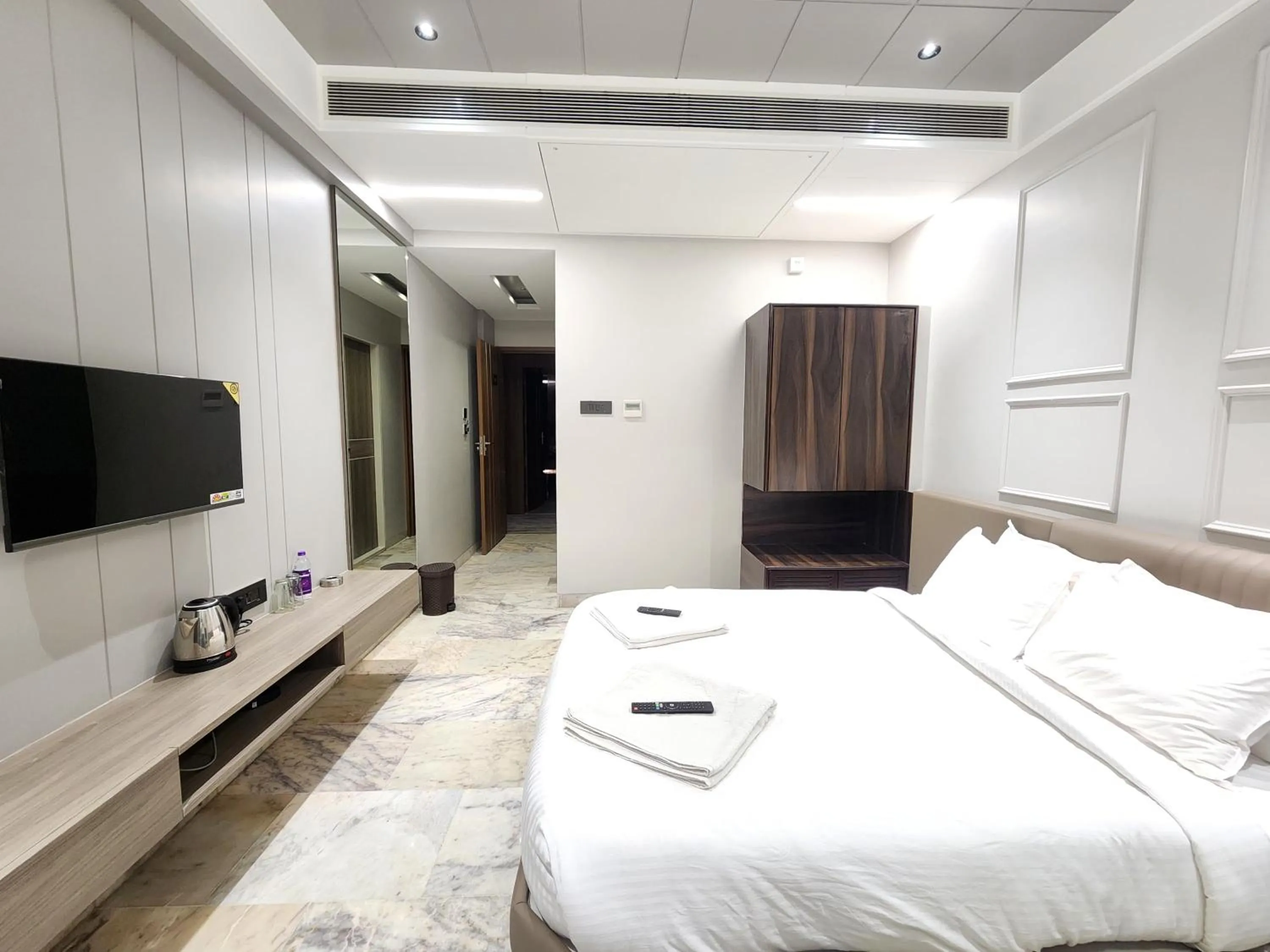 Bed in Hotel Statusinn, Ichalkaranji