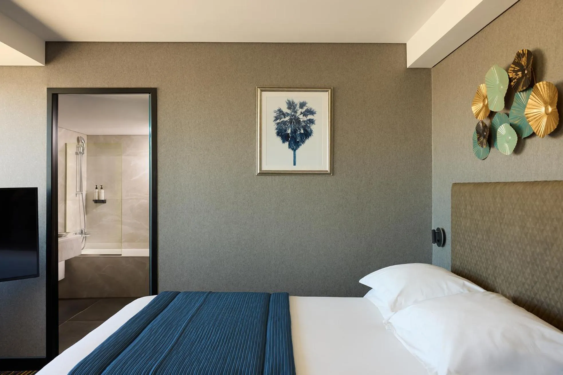 Bed in President Hotel Athens