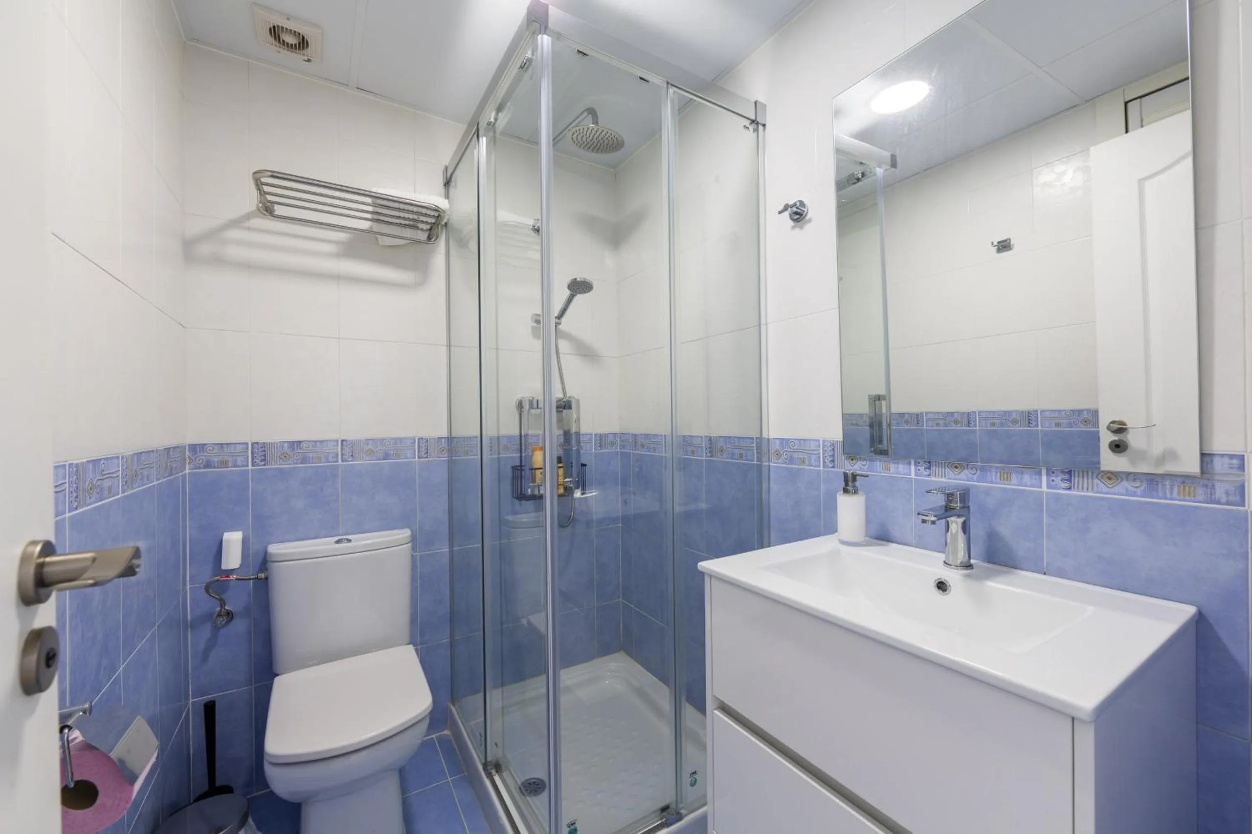 Shower in AlmeriaSuite Mojacar Breeze Apartments